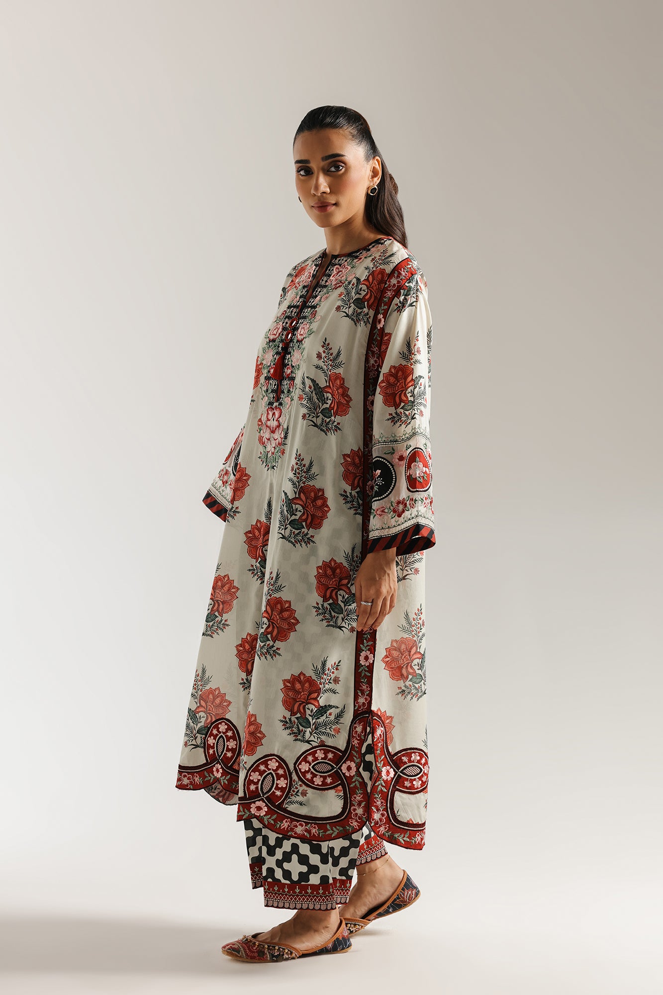 EMBROIDERED SUIT (E3297/103/004)