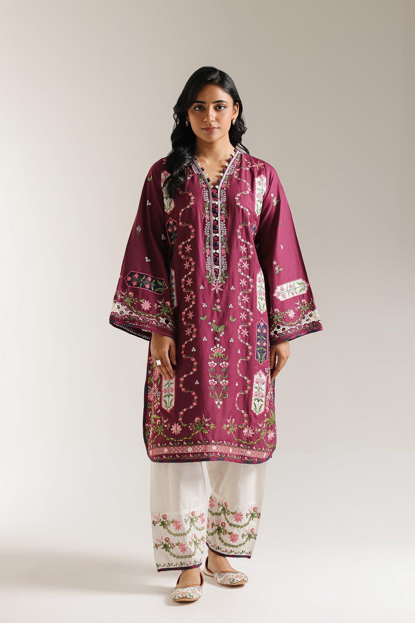EMBROIDERED SUIT (E3301/103/522)