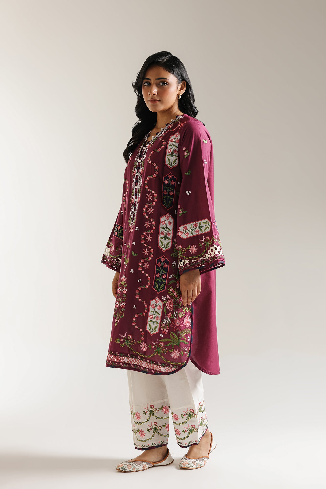 EMBROIDERED SUIT (E3301/103/522)