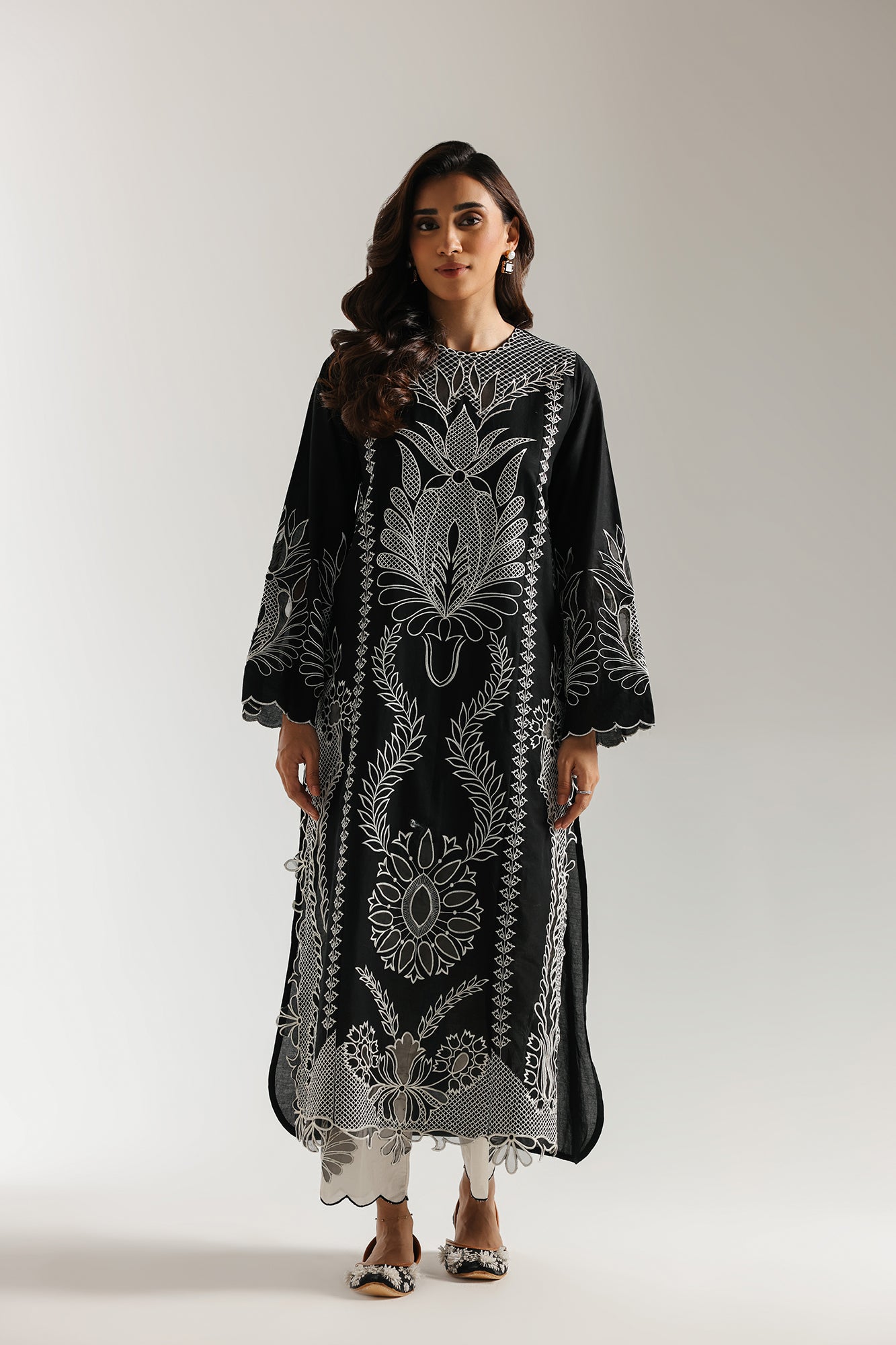 EMBROIDERED SUIT (E3305/103/902)