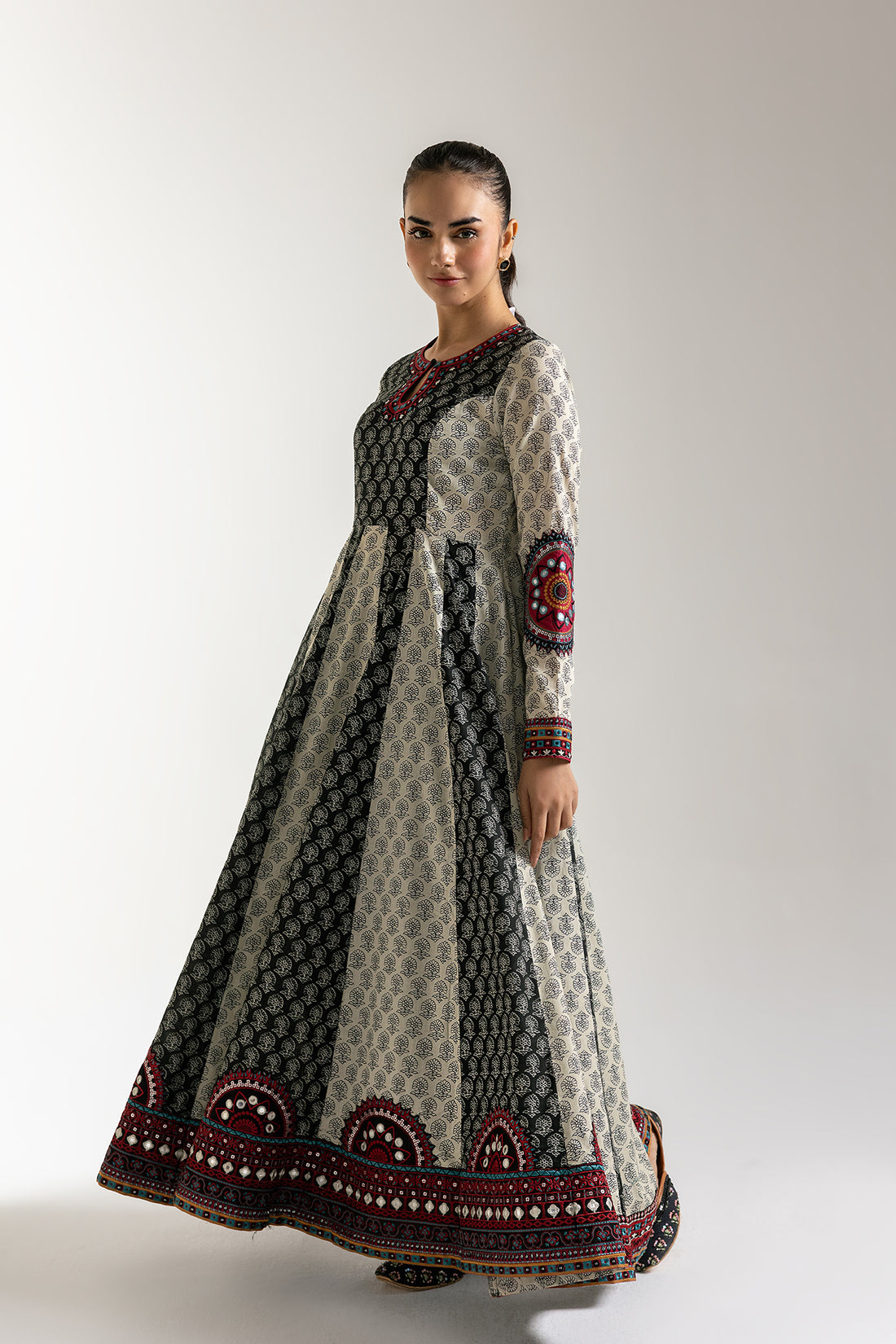 EMBROIDERED PISHWAS (E3311/103/003)