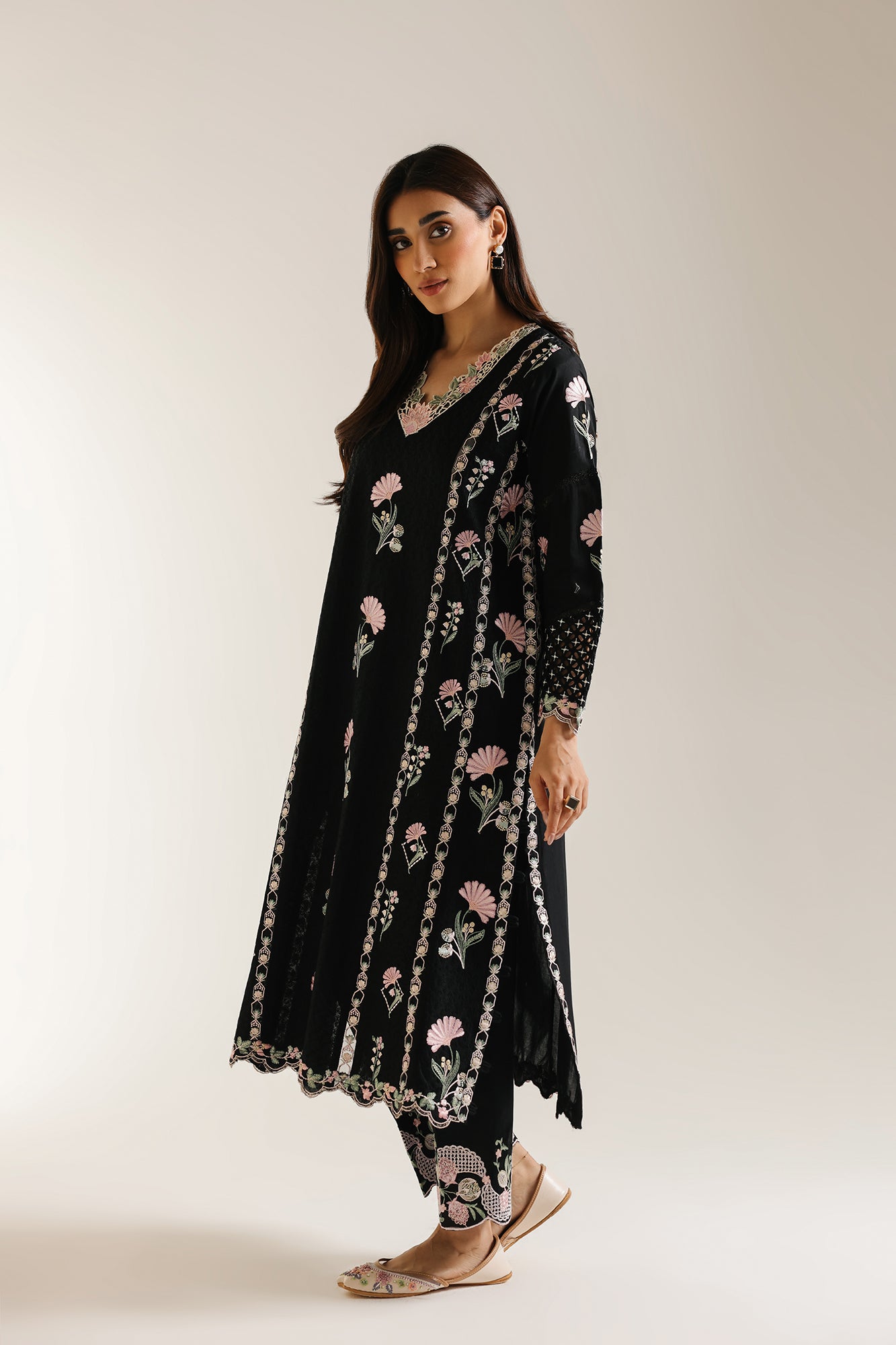 EMBROIDERED SUIT (E3313/103/902)
