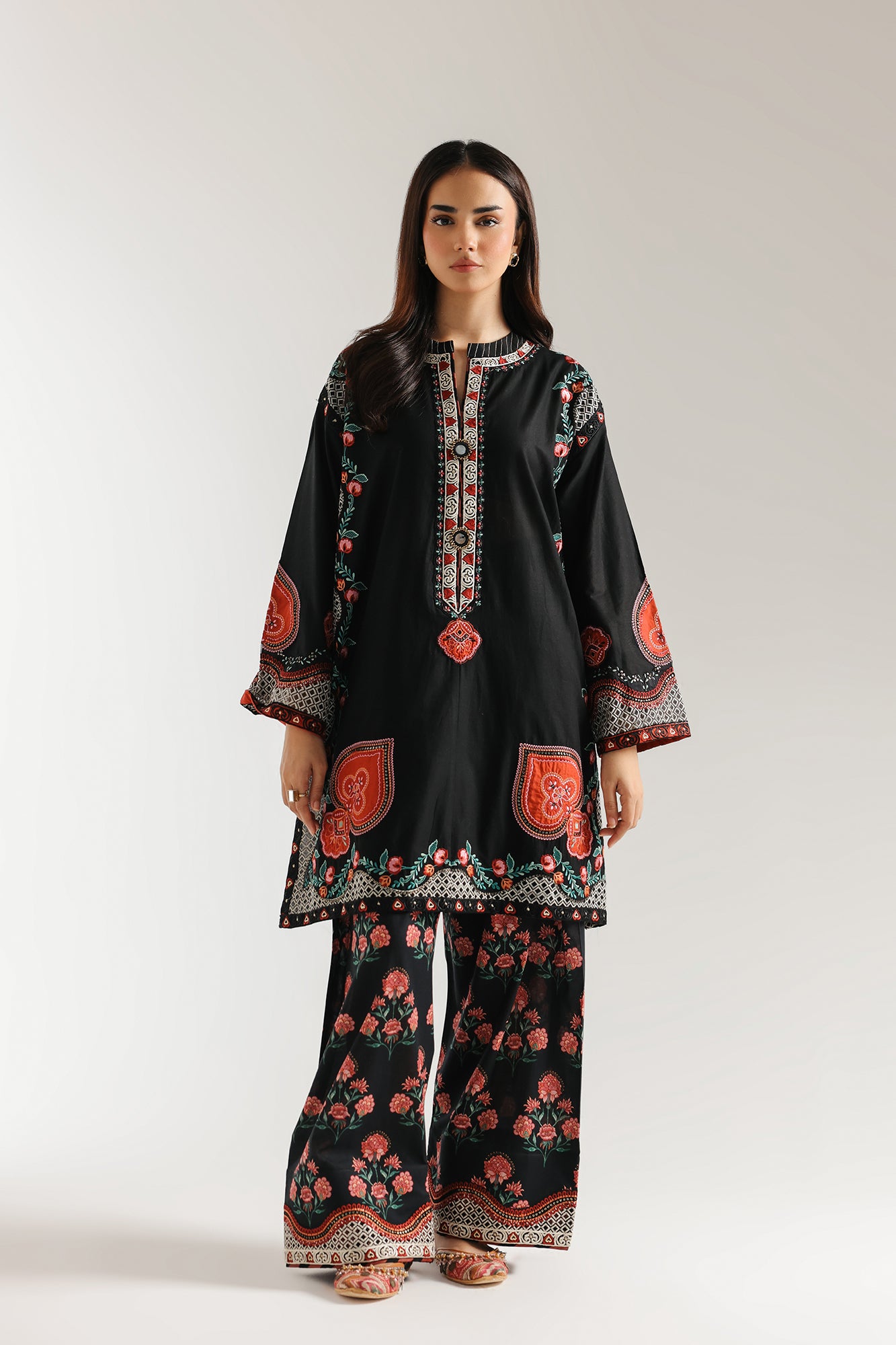 EMBROIDERED SUIT (E3328/103/901)