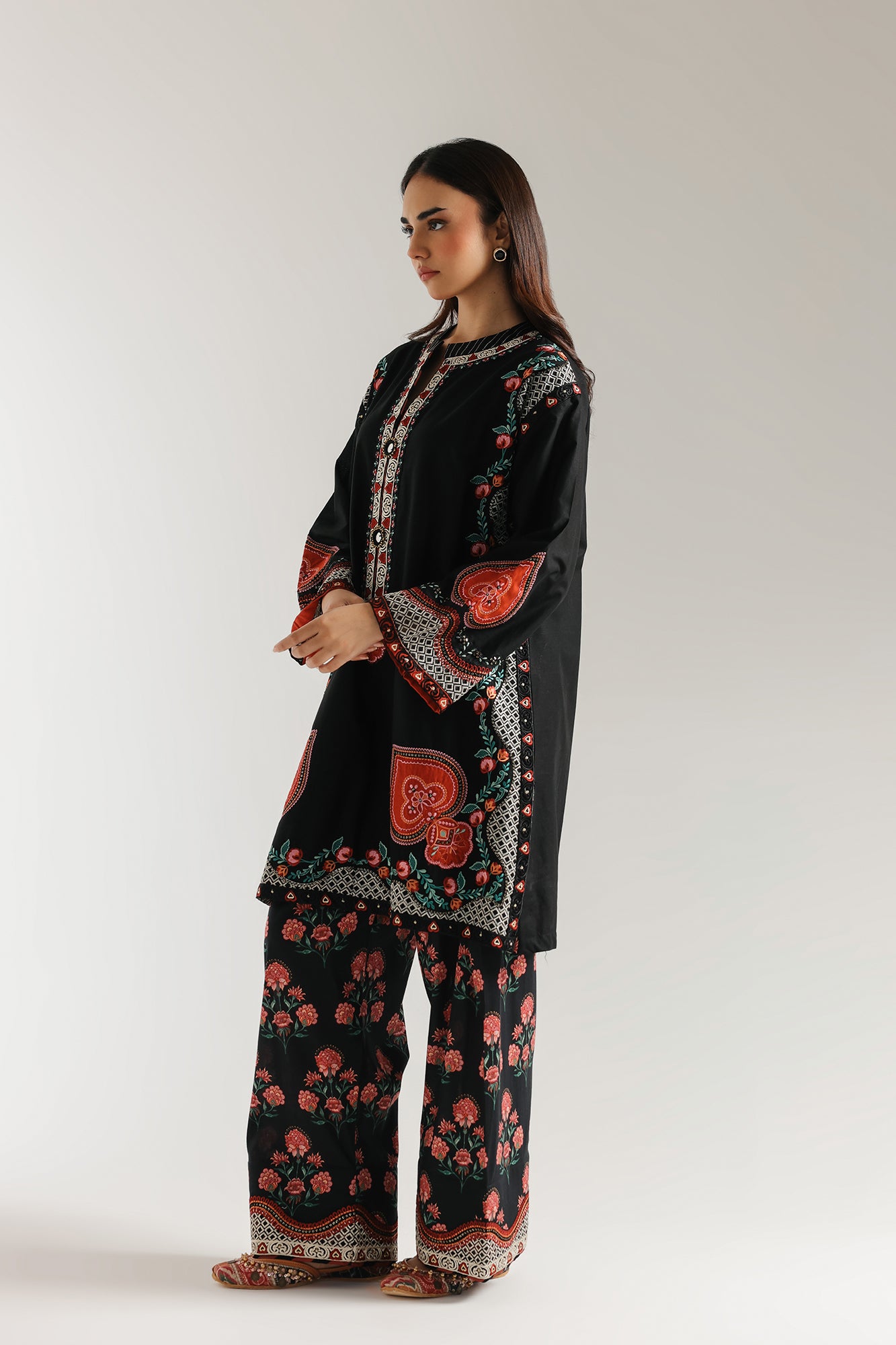 EMBROIDERED SUIT (E3328/103/901)