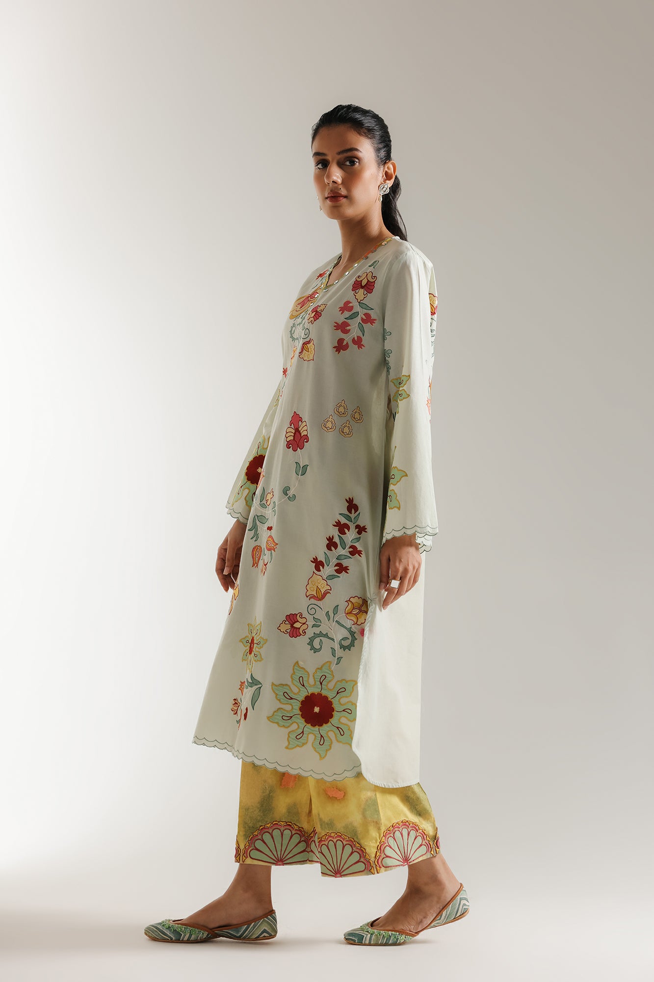 EMBROIDERED SUIT (E3333/103/130)