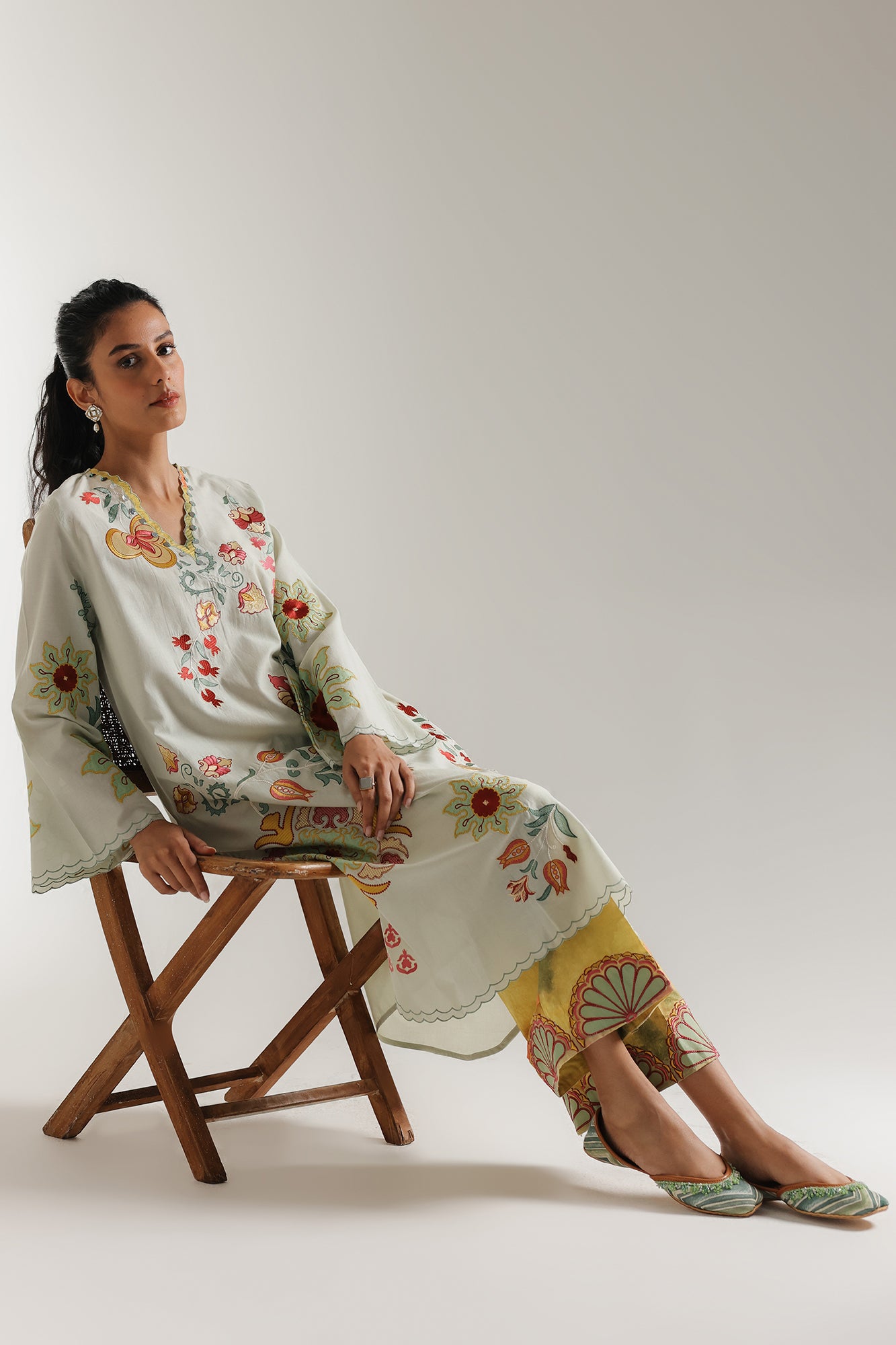 EMBROIDERED SUIT (E3333/103/130)