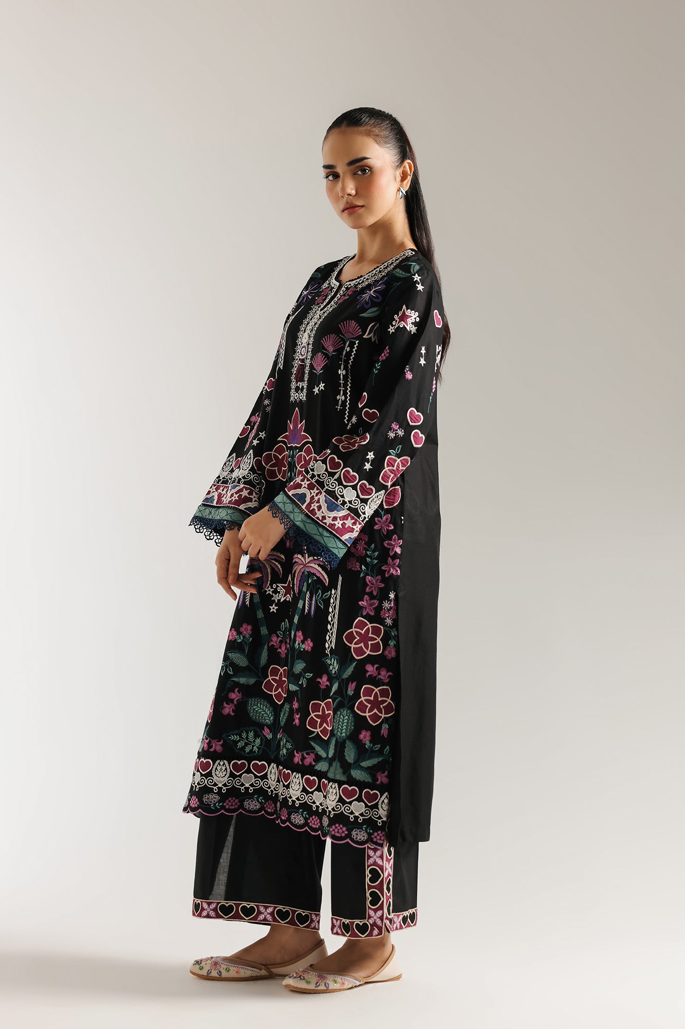 EMBROIDERED SUIT (E3335/103/902)
