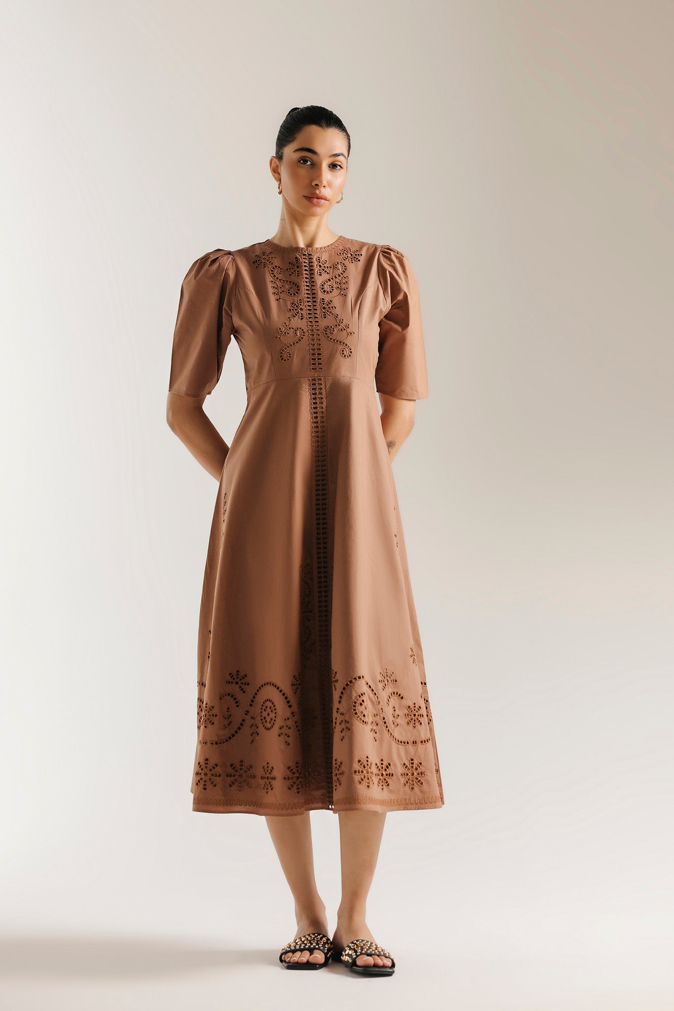 EMBROIDERED DRESS (E3350/108/805)