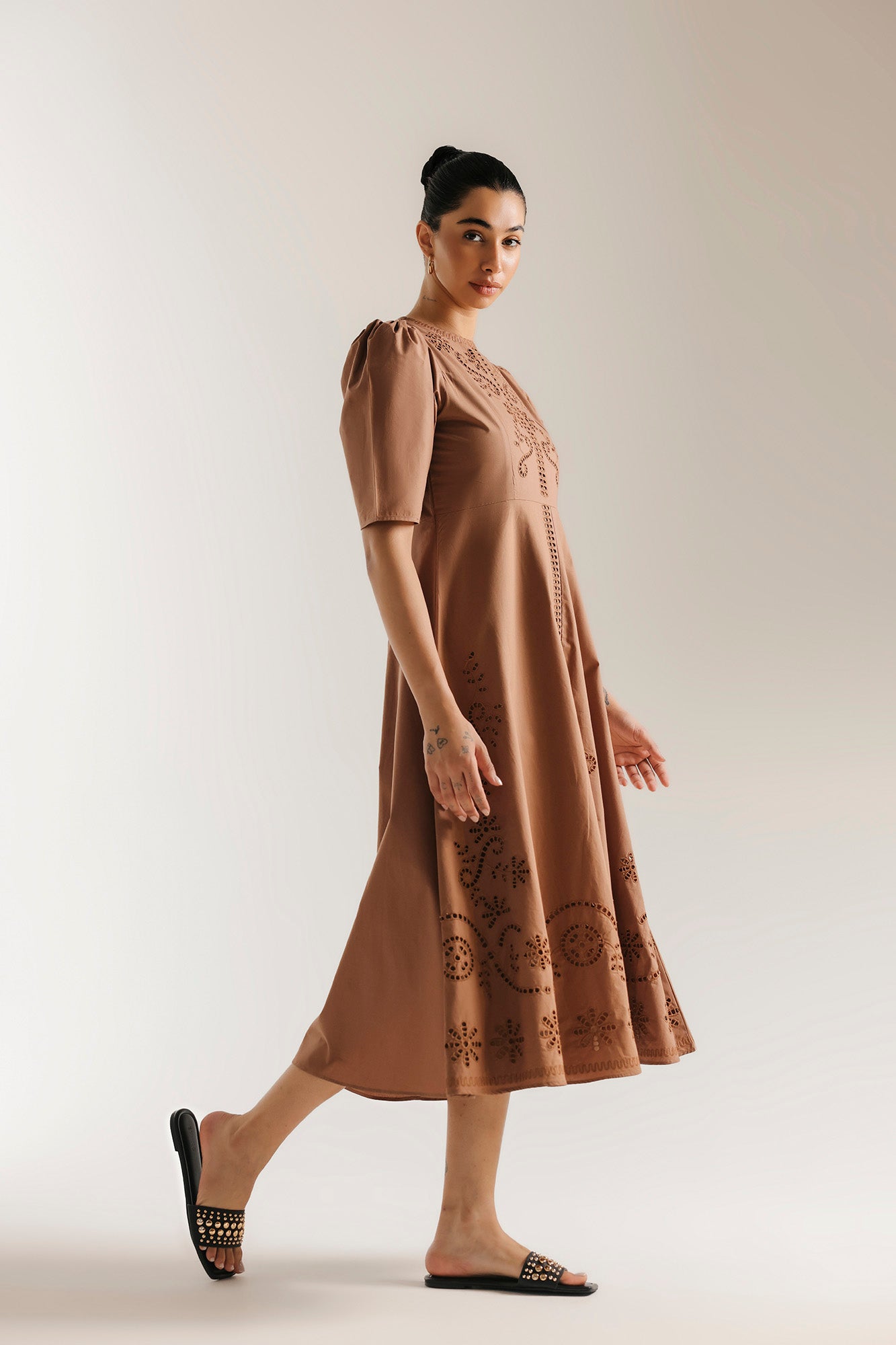 EMBROIDERED DRESS (E3350/108/805)