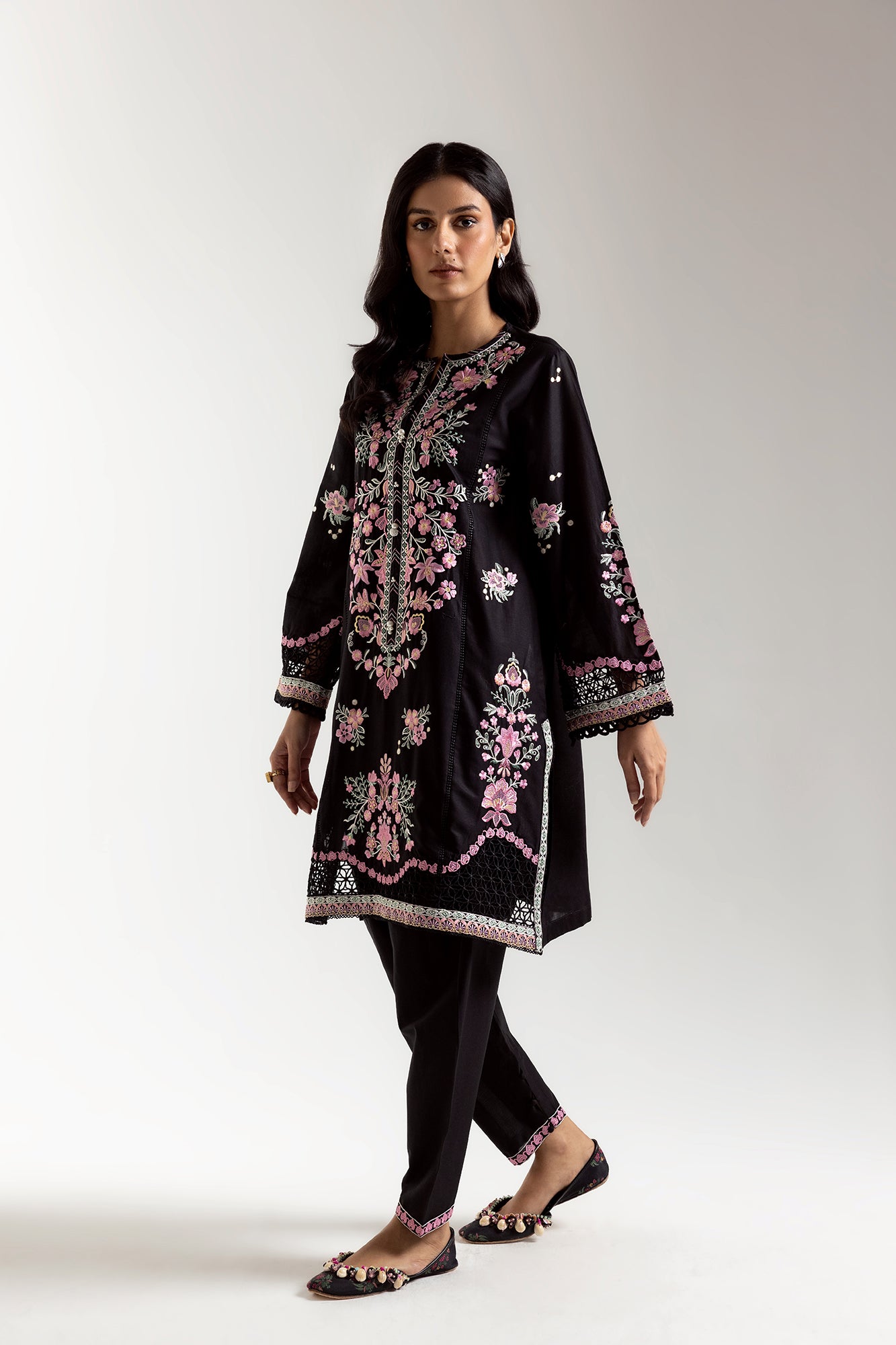 EMBROIDERED SUIT (E3353/103/902)