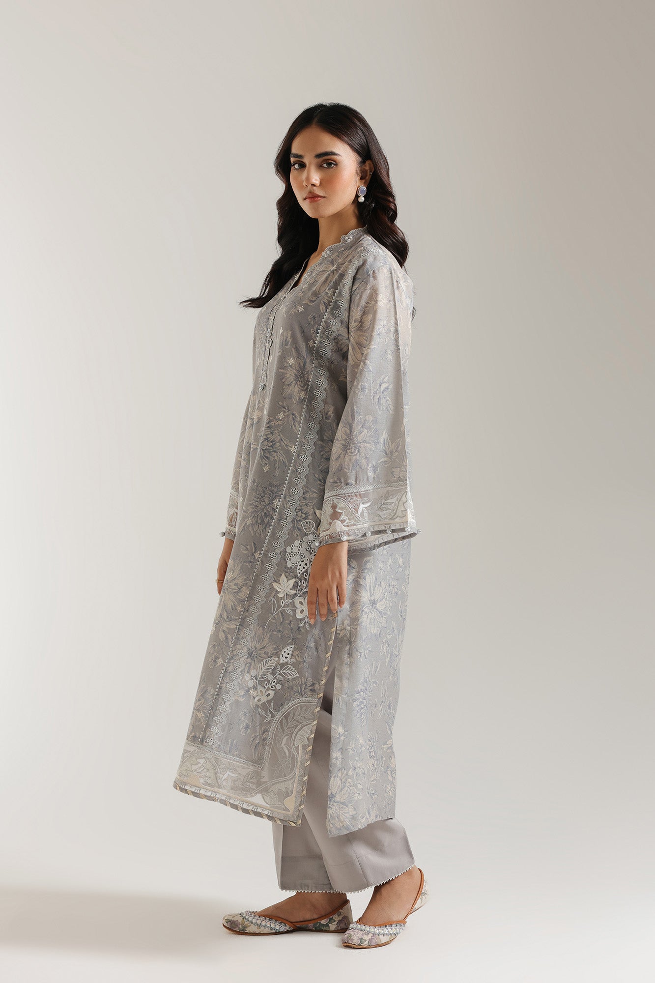 EMBROIDERED SUIT (E3364/103/330)