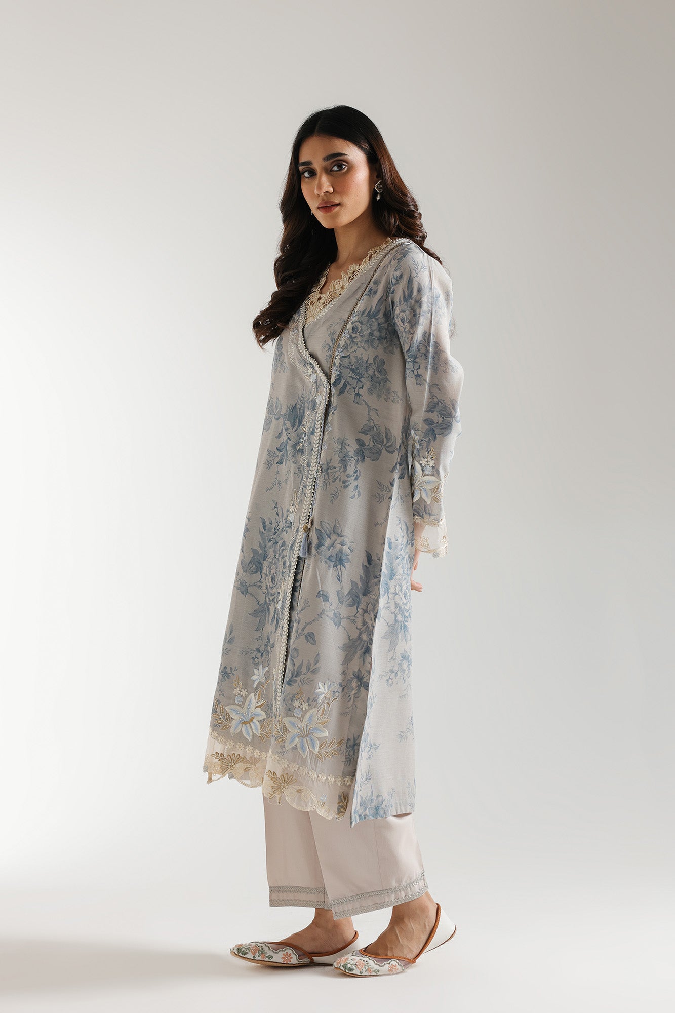 EMBROIDERED SUIT (E3365/103/812)