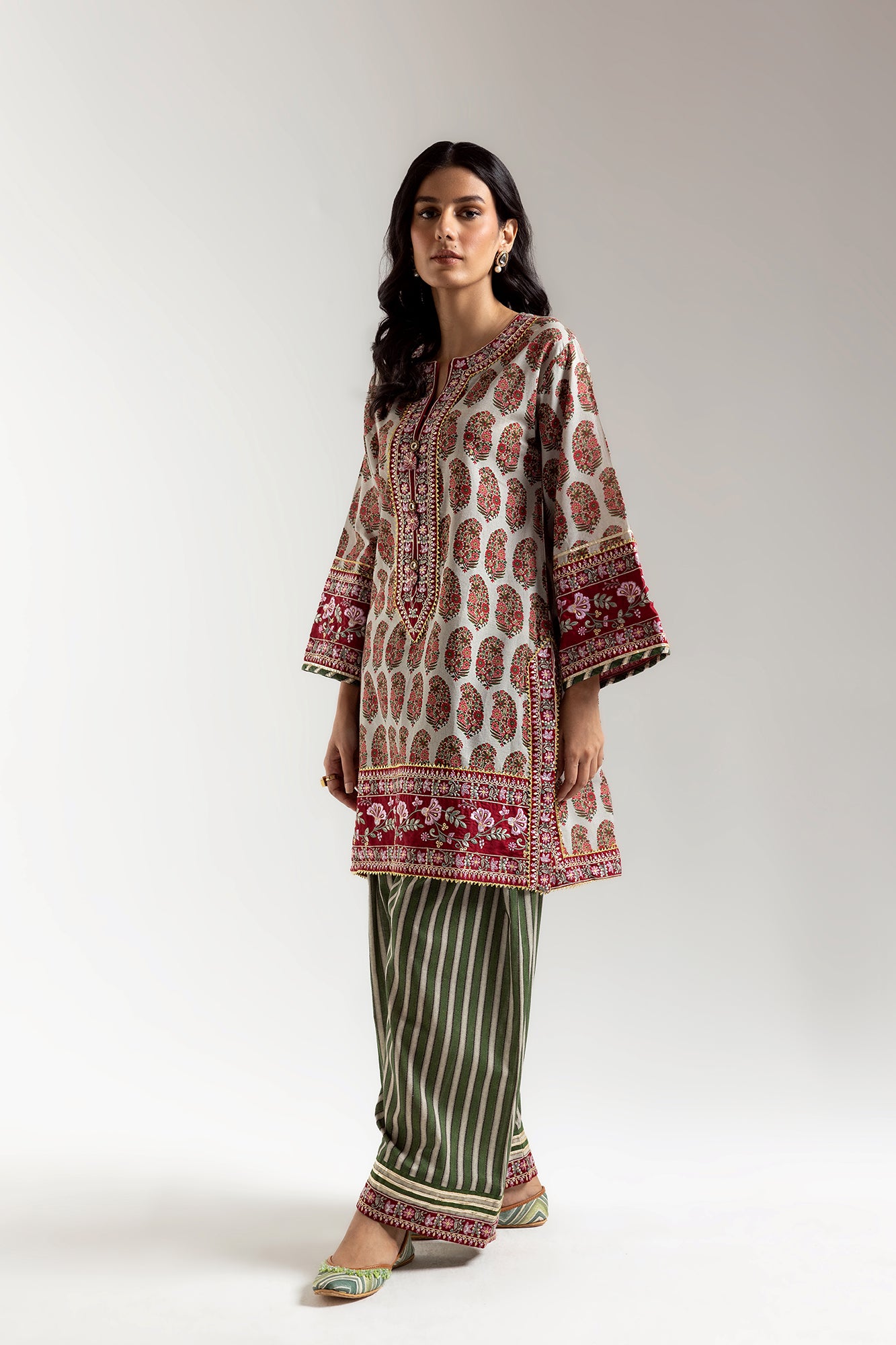 EMBROIDERED SUIT (E3368/103/006)