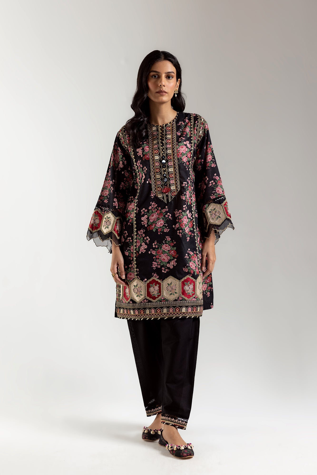 EMBROIDERED SUIT (E3374/103/902)