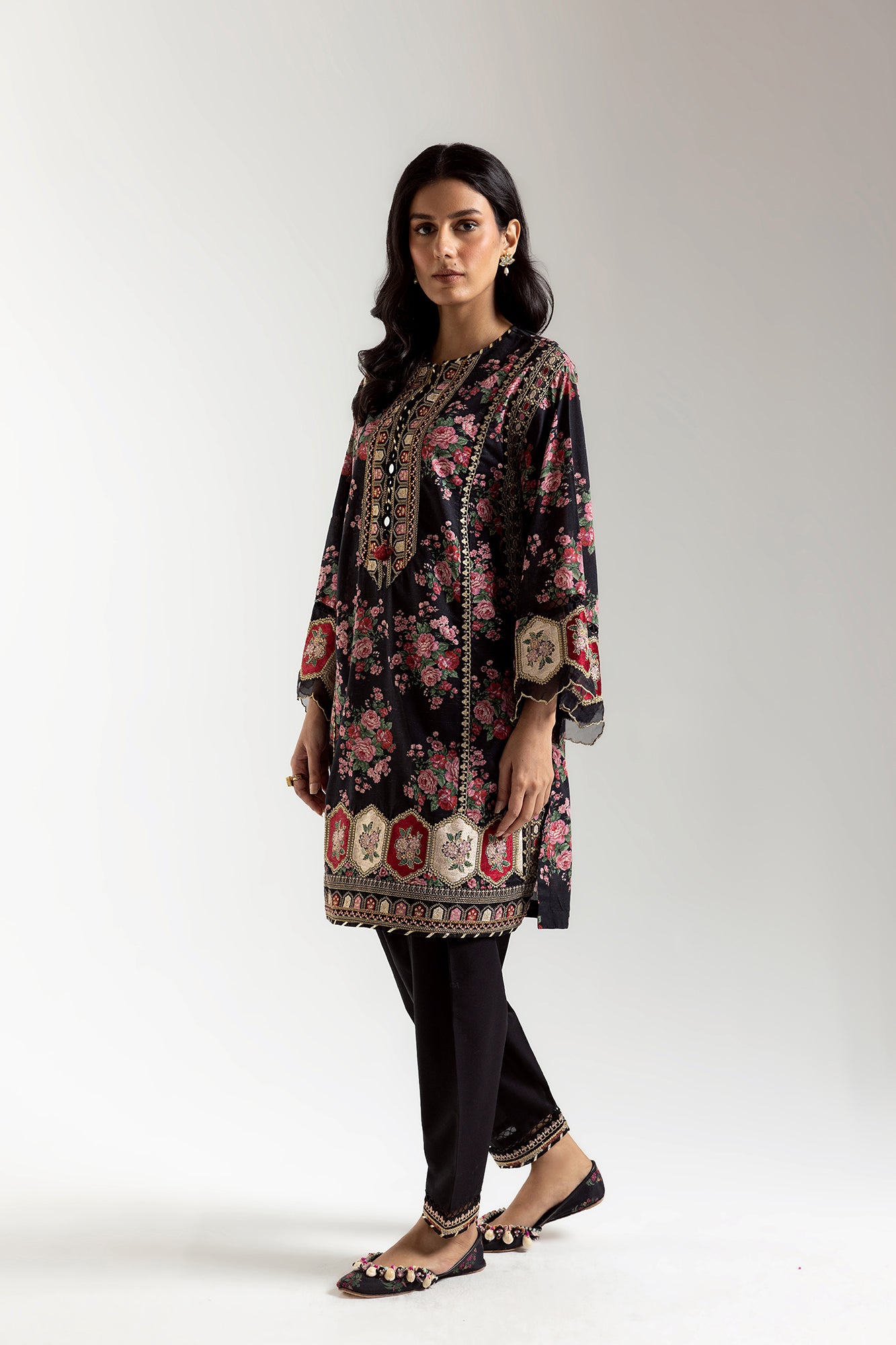 EMBROIDERED SUIT (E3374/103/902)