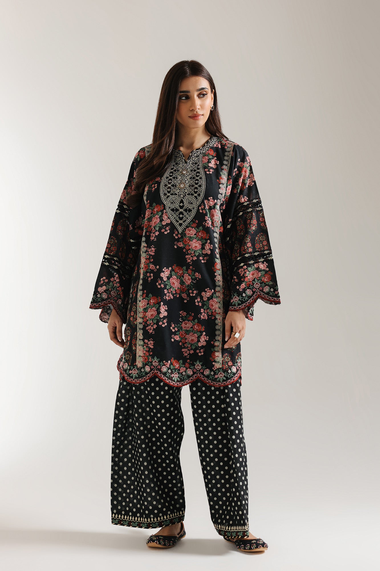 EMBROIDERED SUIT (E3375/103/902)