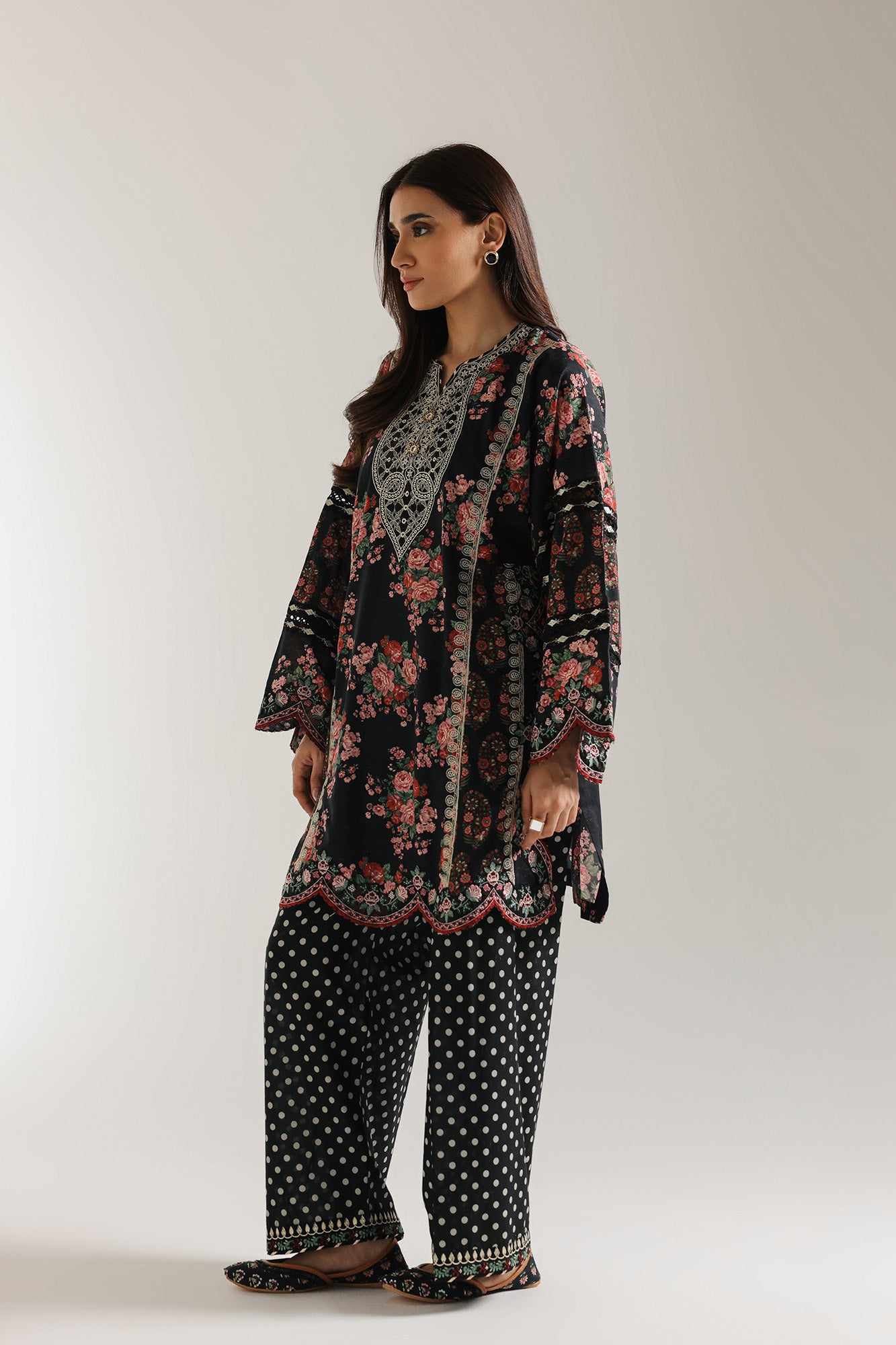 EMBROIDERED SUIT (E3375/103/902)