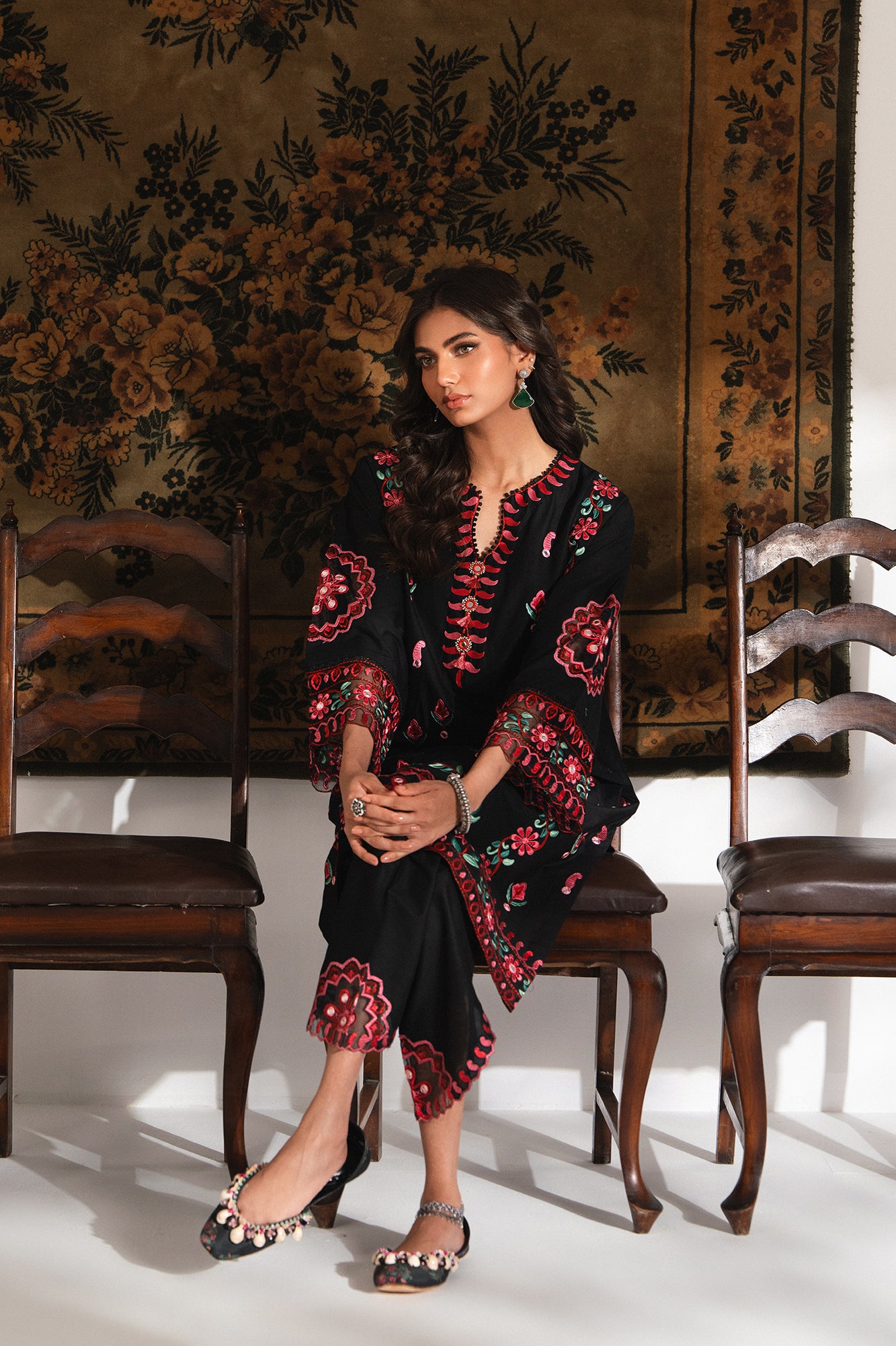 EMBROIDERED SUIT (E3390/103/902)