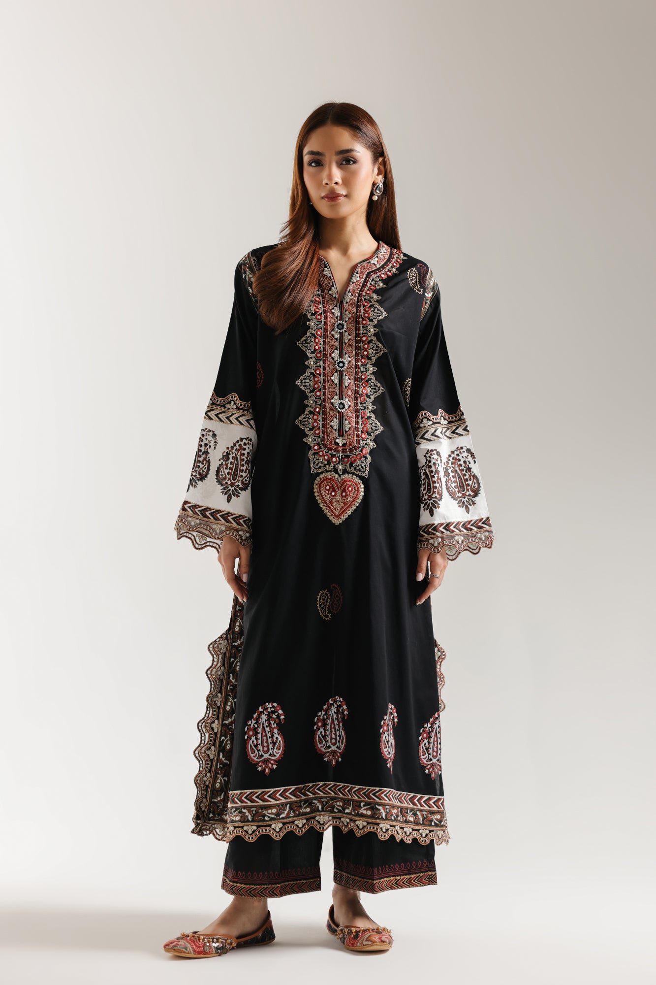 EMBROIDERED SUIT (E3437/103/902)