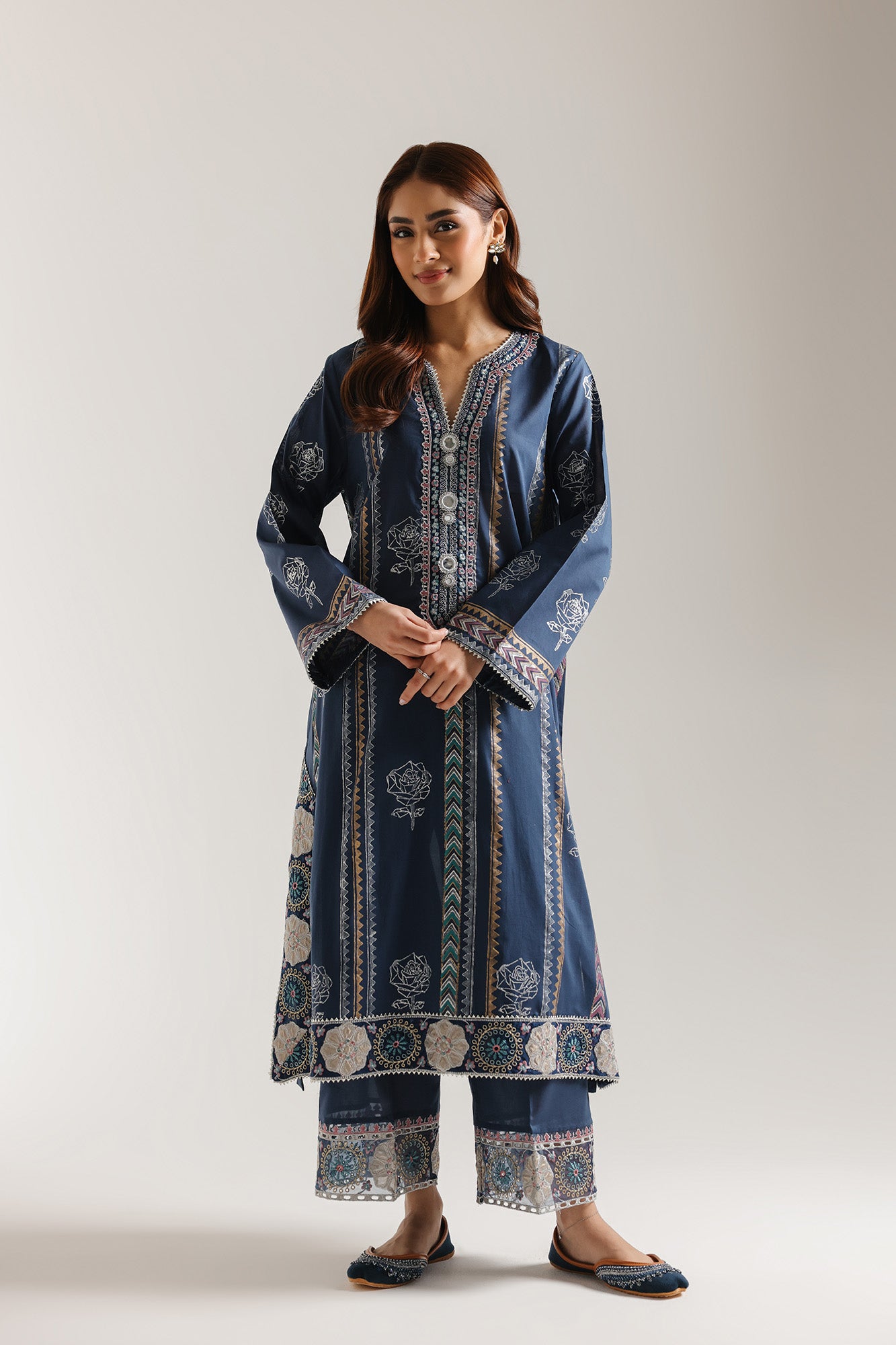 EMBROIDERED SUIT (E3439/103/622)