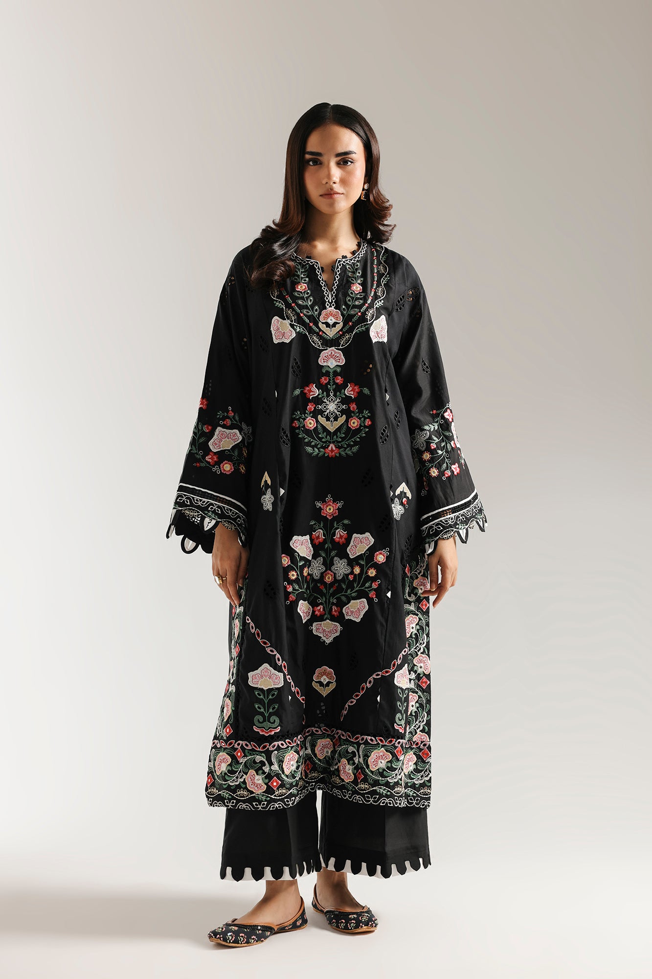 EMBROIDERED SUIT (E3441/103/902)