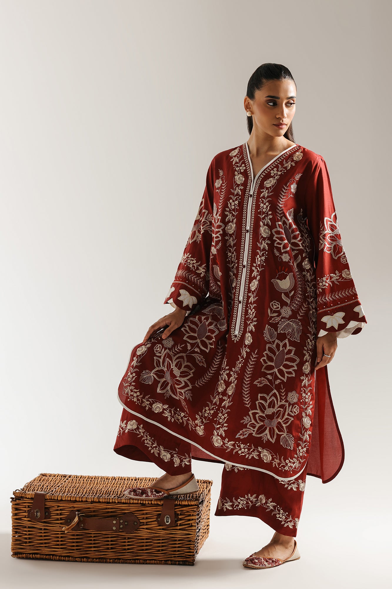 EMBROIDERED SUIT (E3447/103/404)