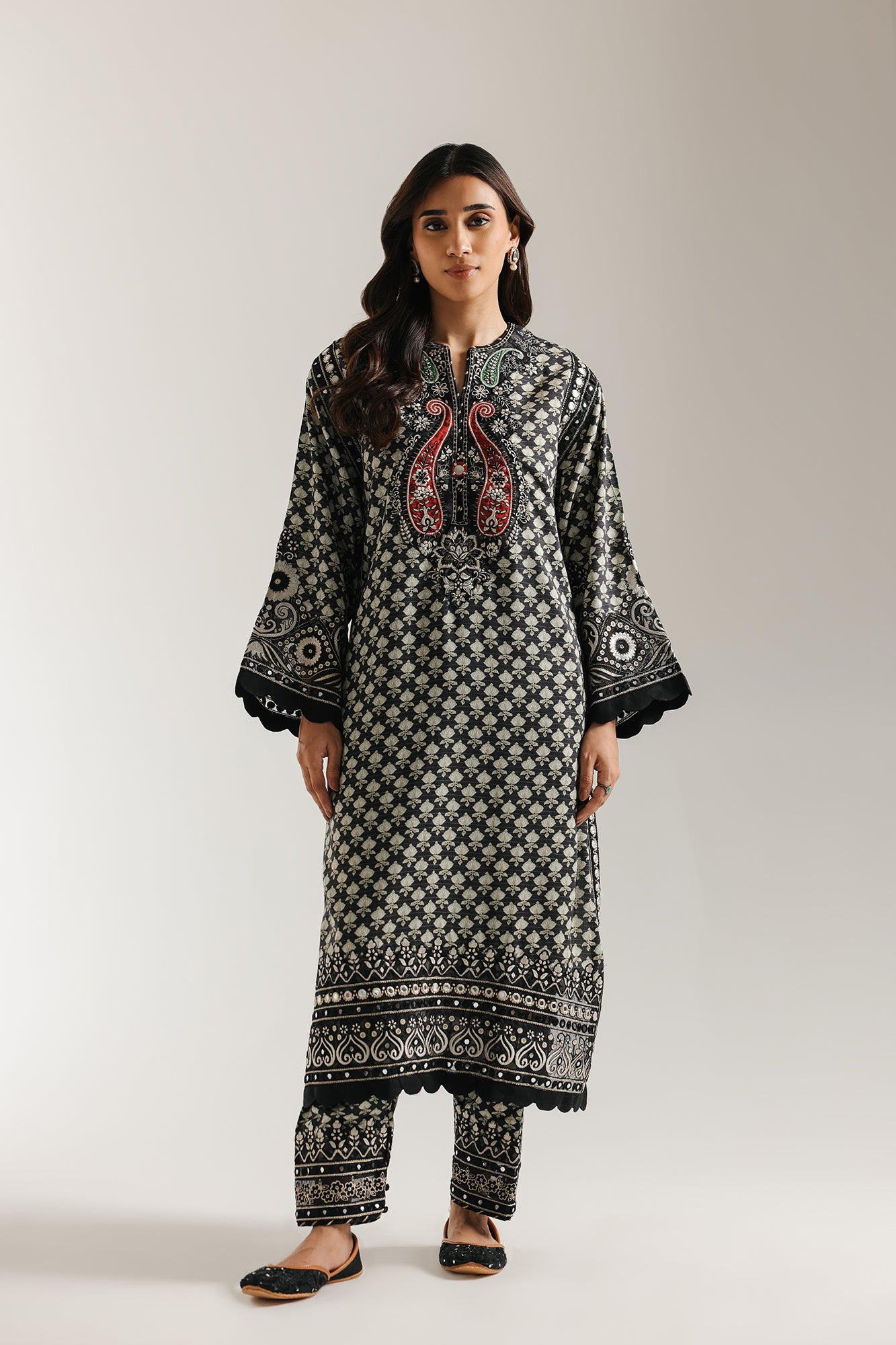 EMBROIDERED SUIT (E3451/103/902)