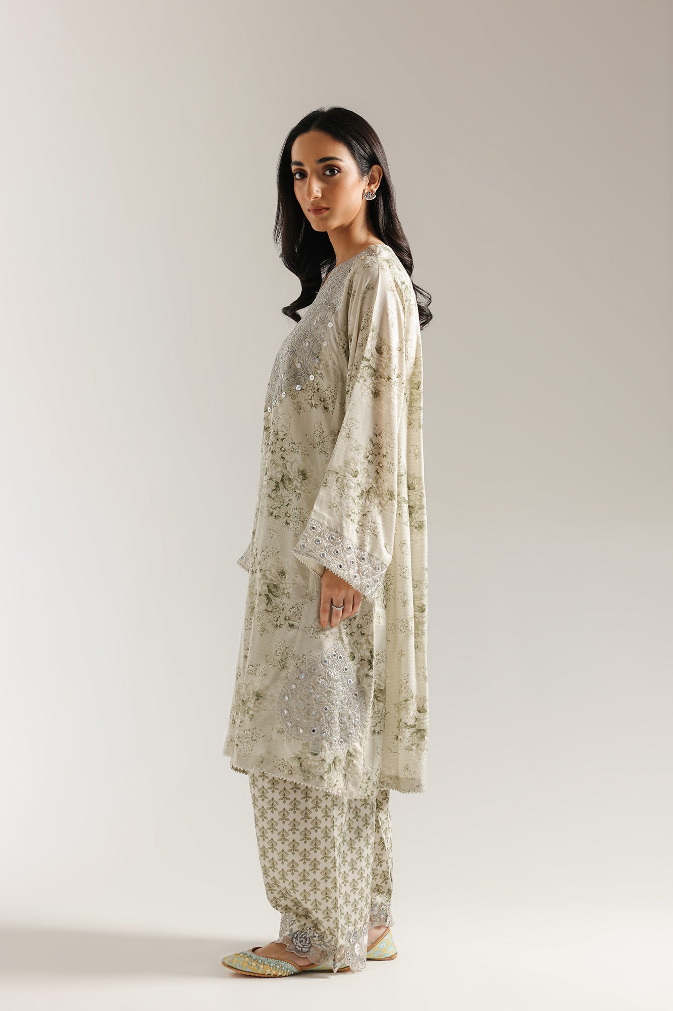 EMBROIDERED SUIT (E3455/103/817)