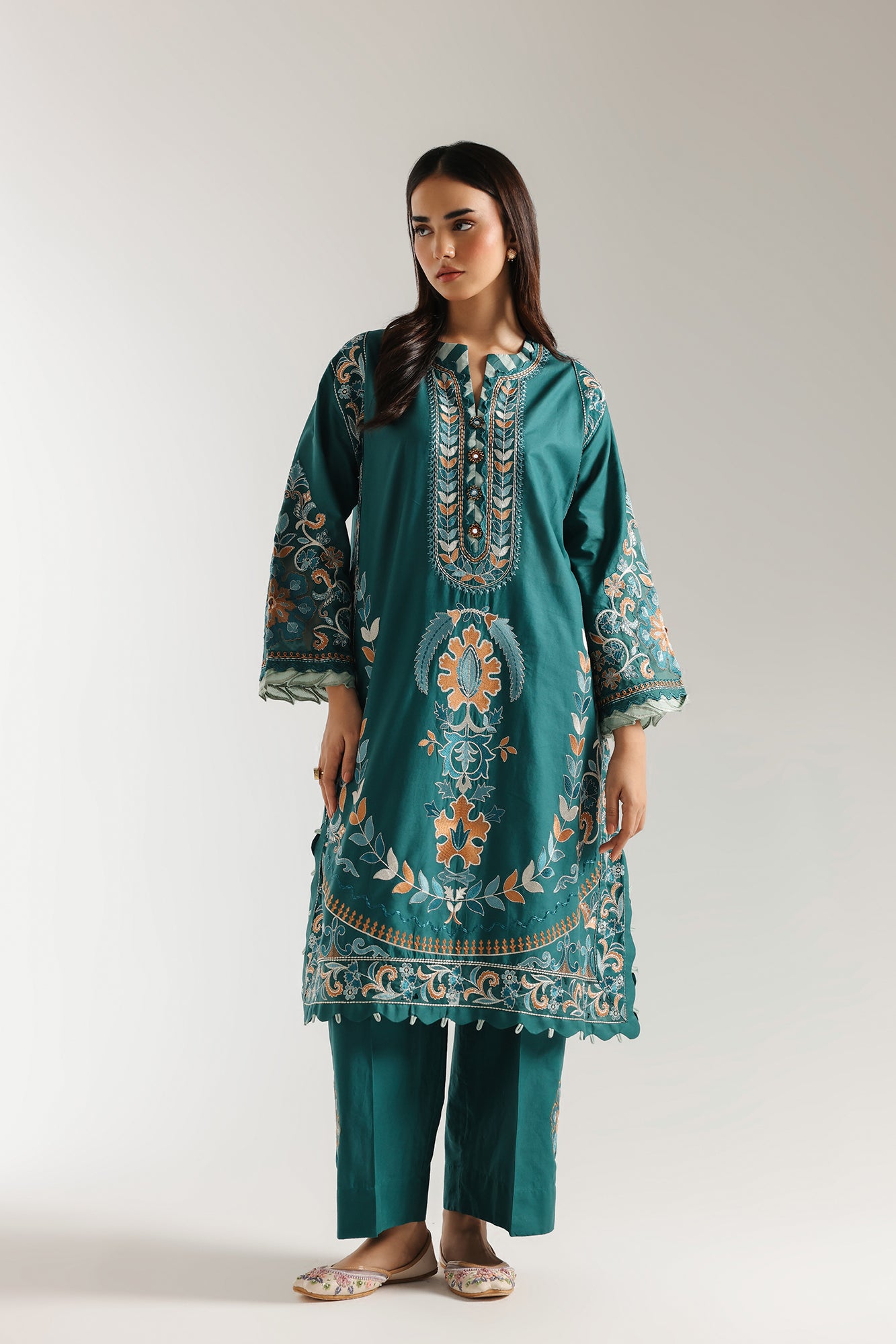 EMBROIDERED SUIT (E3458/103/711)