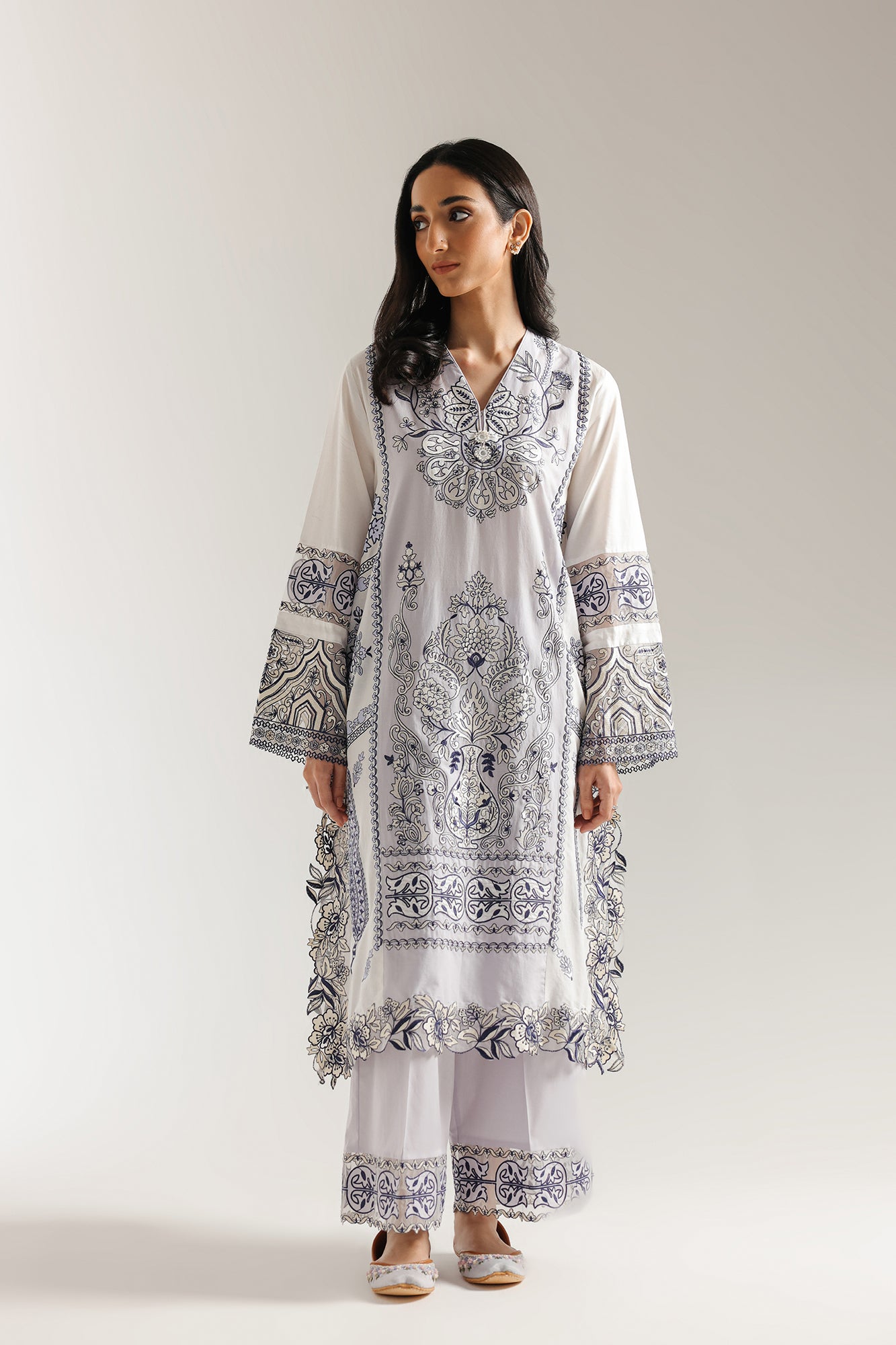 EMBROIDERED SUIT (E3460/103/515)