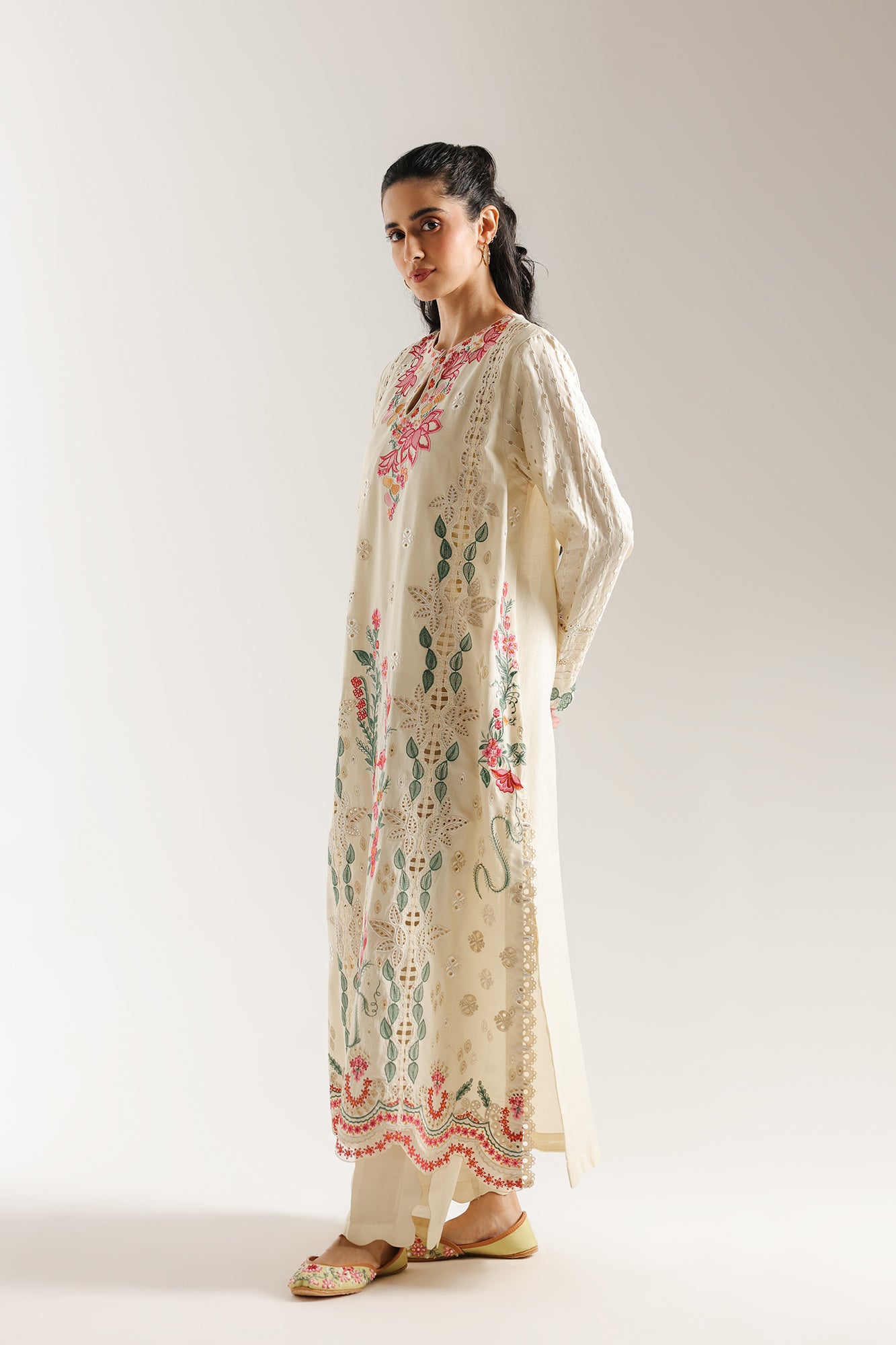 EMBROIDERED SUIT (E3463/103/110)