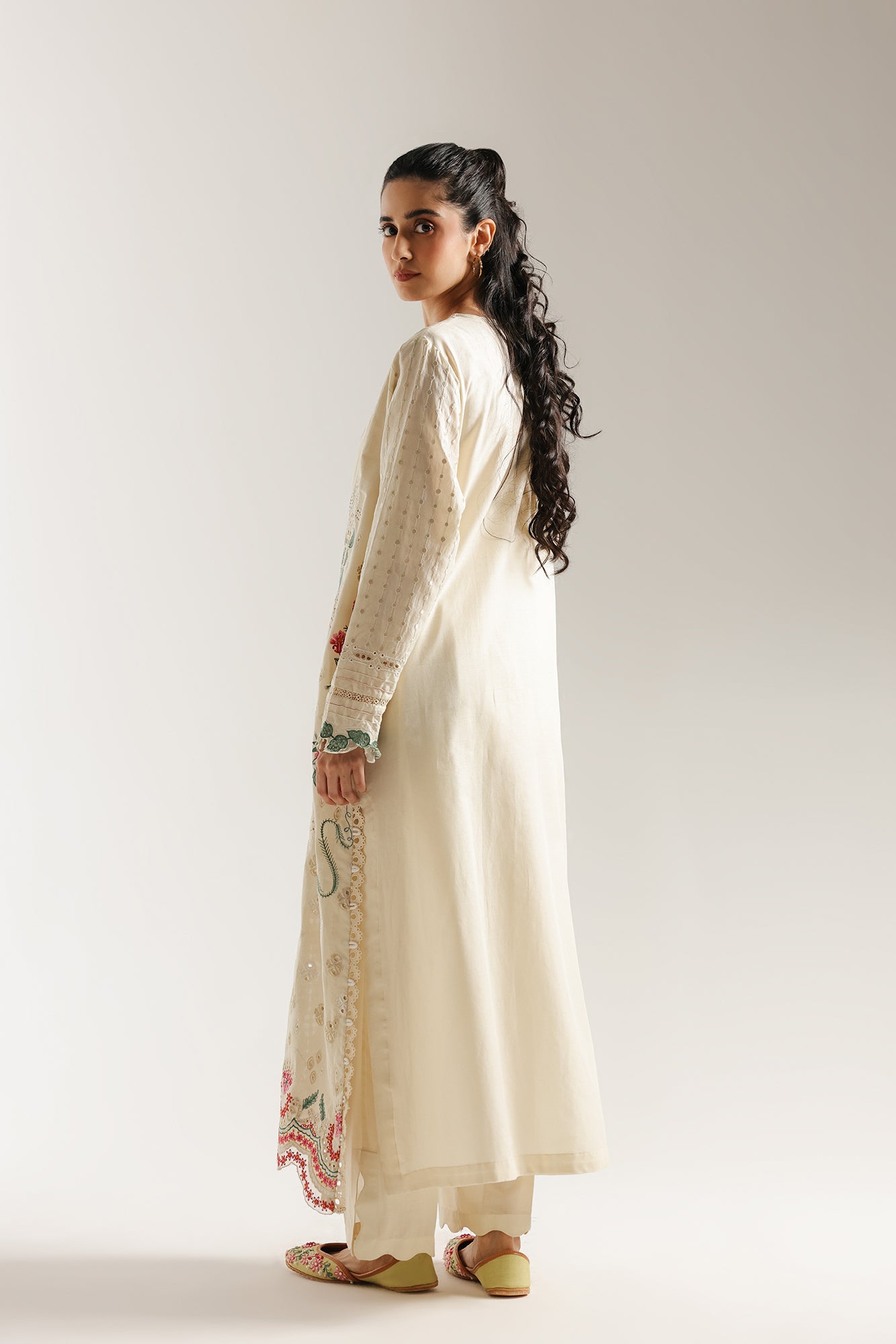 EMBROIDERED SUIT (E3463/103/110)