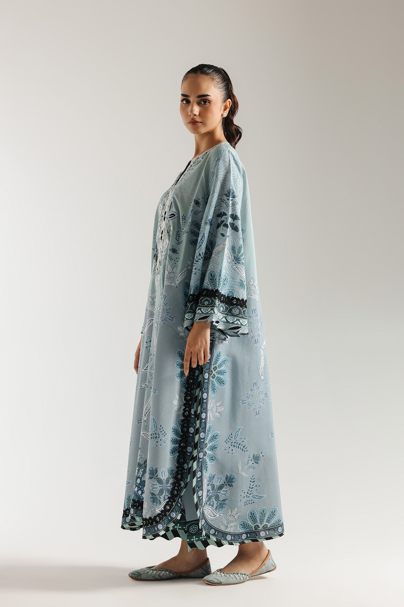 EMBROIDERED SUIT (E3466/103/615)