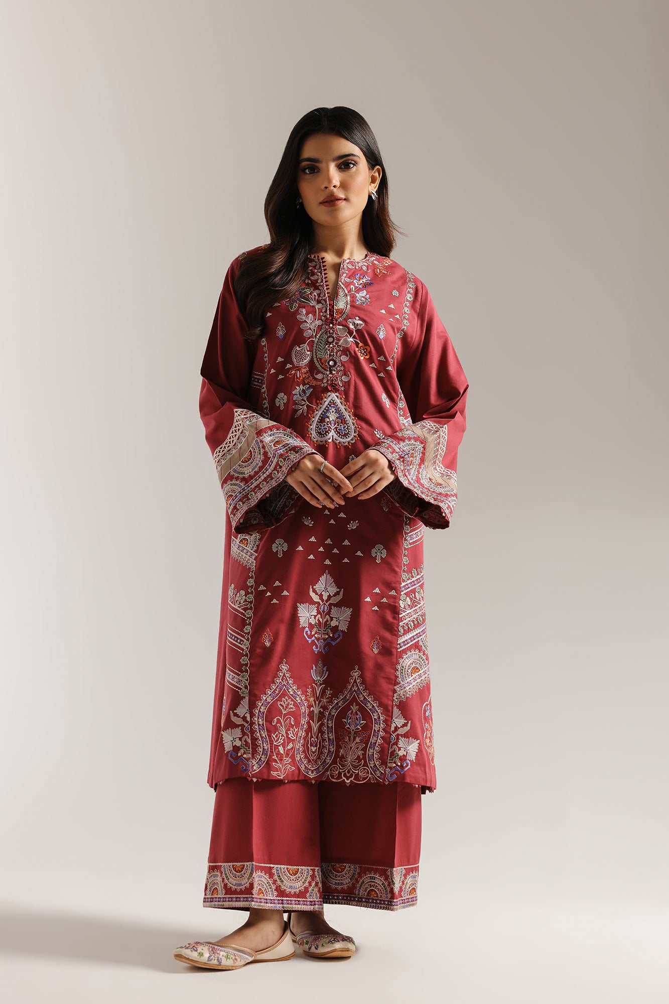 EMBROIDERED SUIT (E3471/103/405)