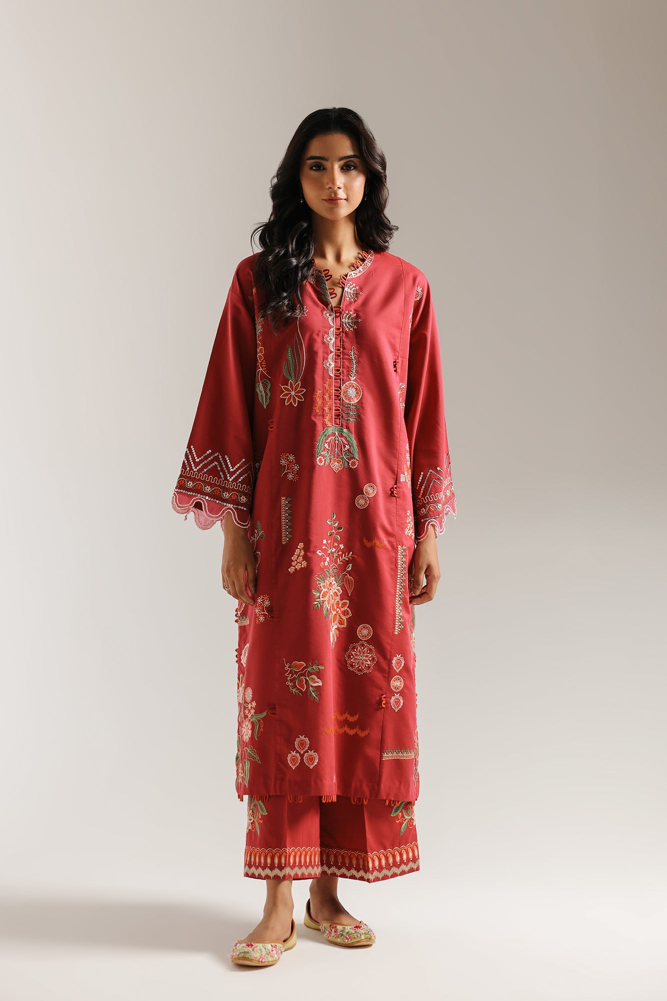 EMBROIDERED SUIT (E3472/103/405)