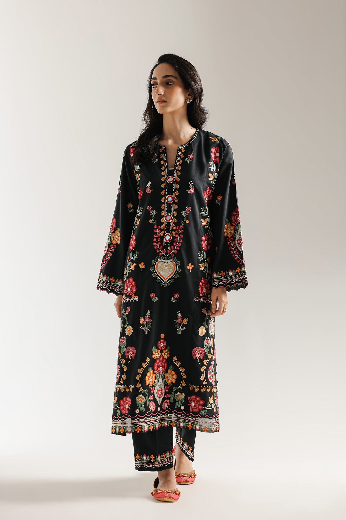 EMBROIDERED SUIT (E3473/103/902)