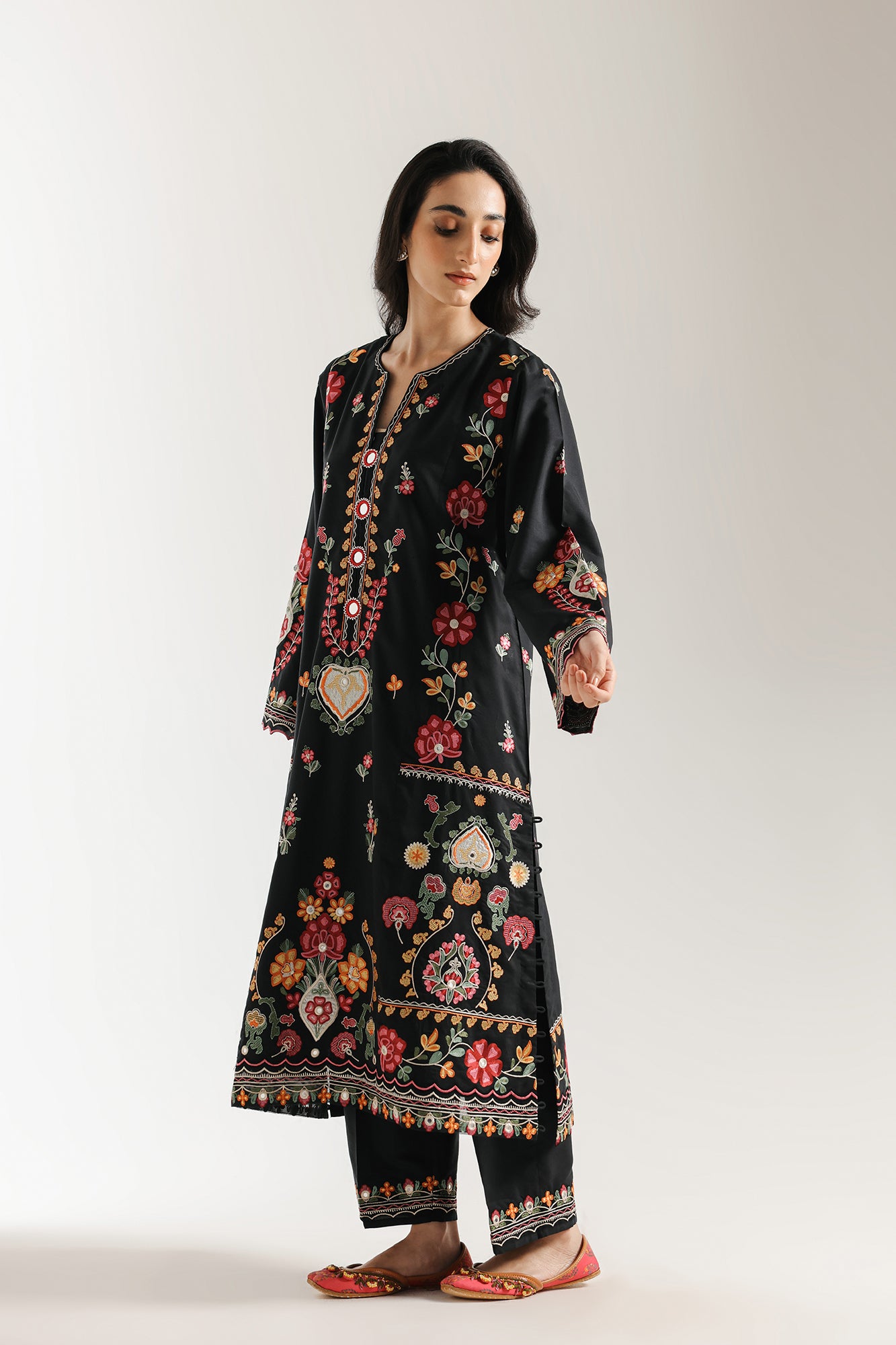 EMBROIDERED SUIT (E3473/103/902)