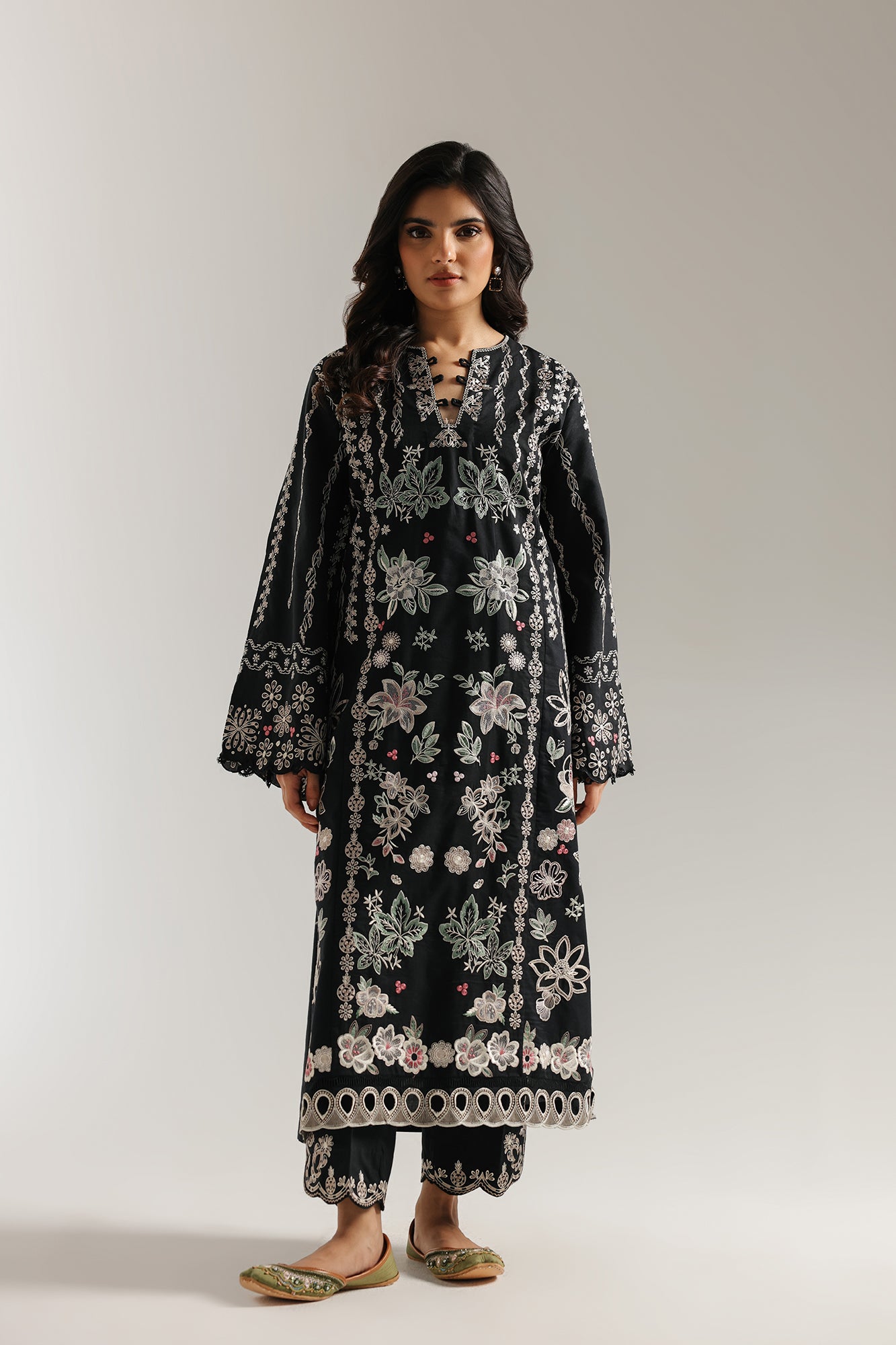 EMBROIDERED SUIT (E3475/103/902)