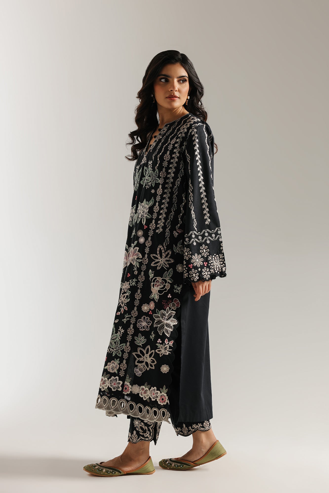 EMBROIDERED SUIT (E3475/103/902)