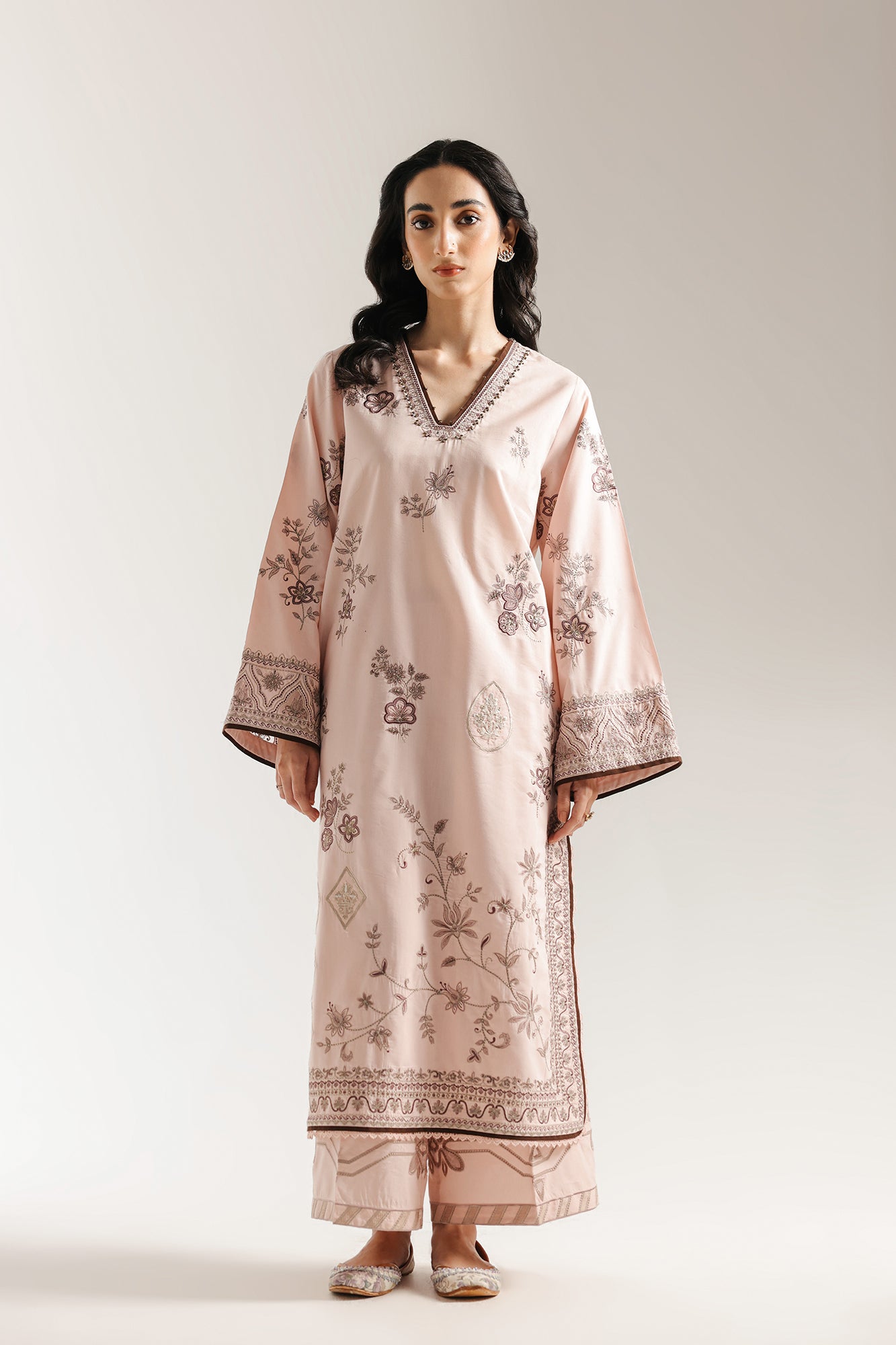 EMBROIDERED SUIT (E3476/103/427)