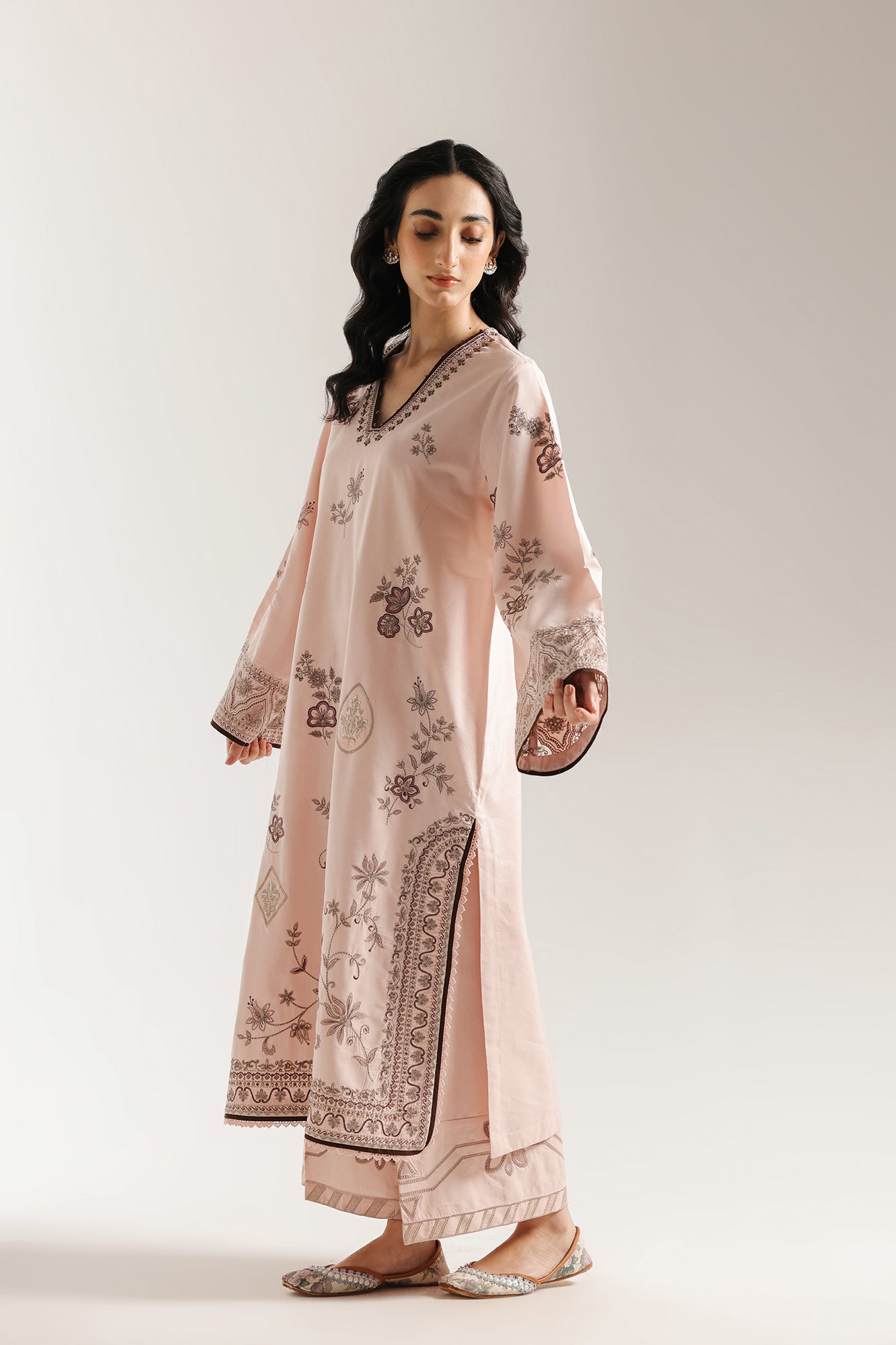 EMBROIDERED SUIT (E3476/103/427)