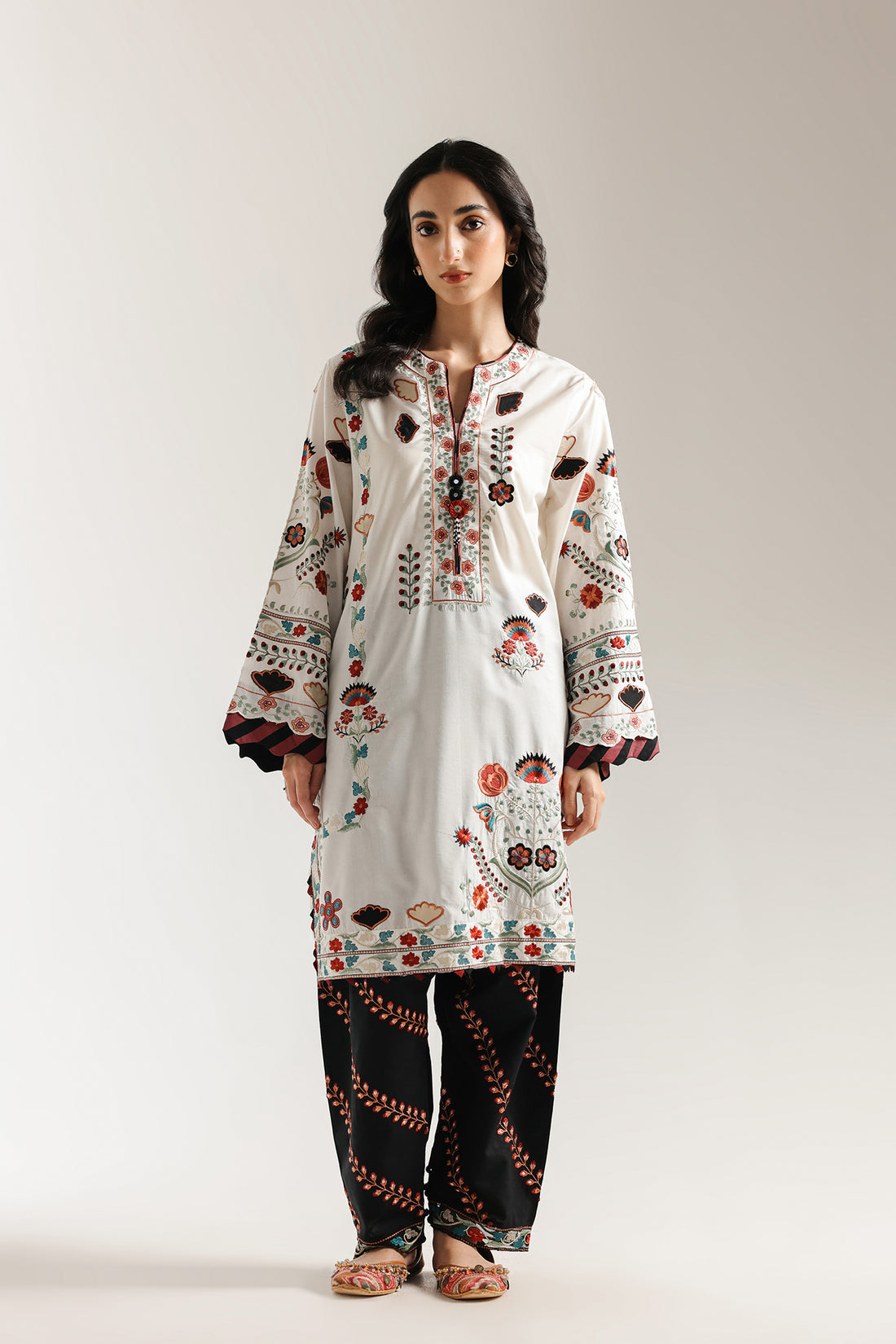 EMBROIDERED SUIT (E3478/103/003)