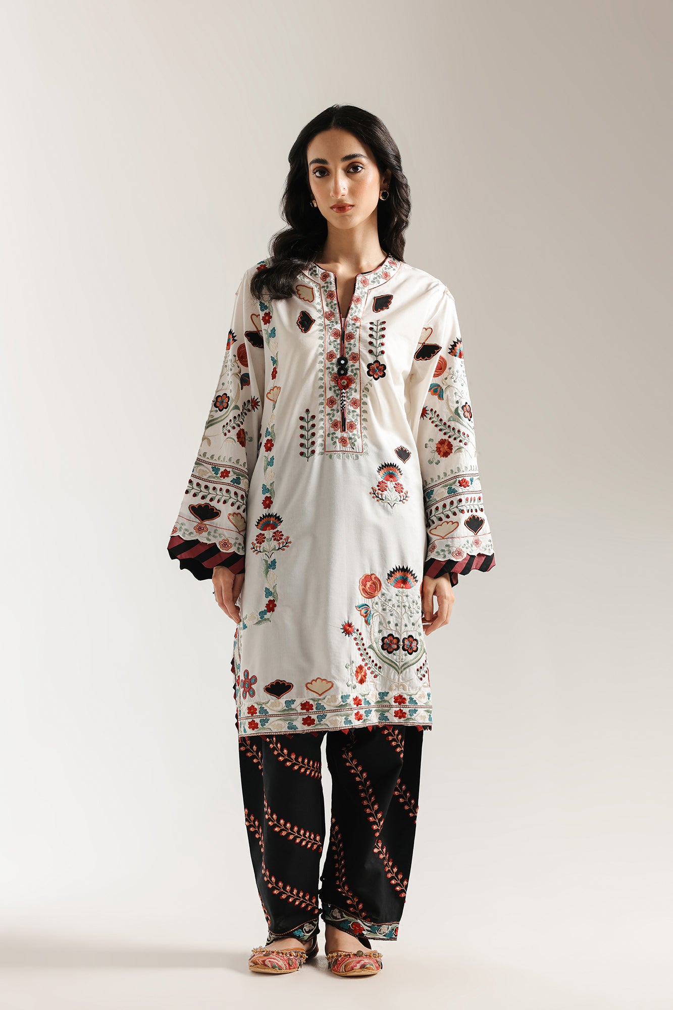 EMBROIDERED SUIT (E3478/103/003)