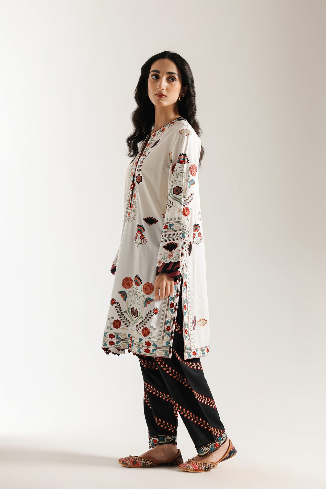 EMBROIDERED SUIT (E3478/103/003)