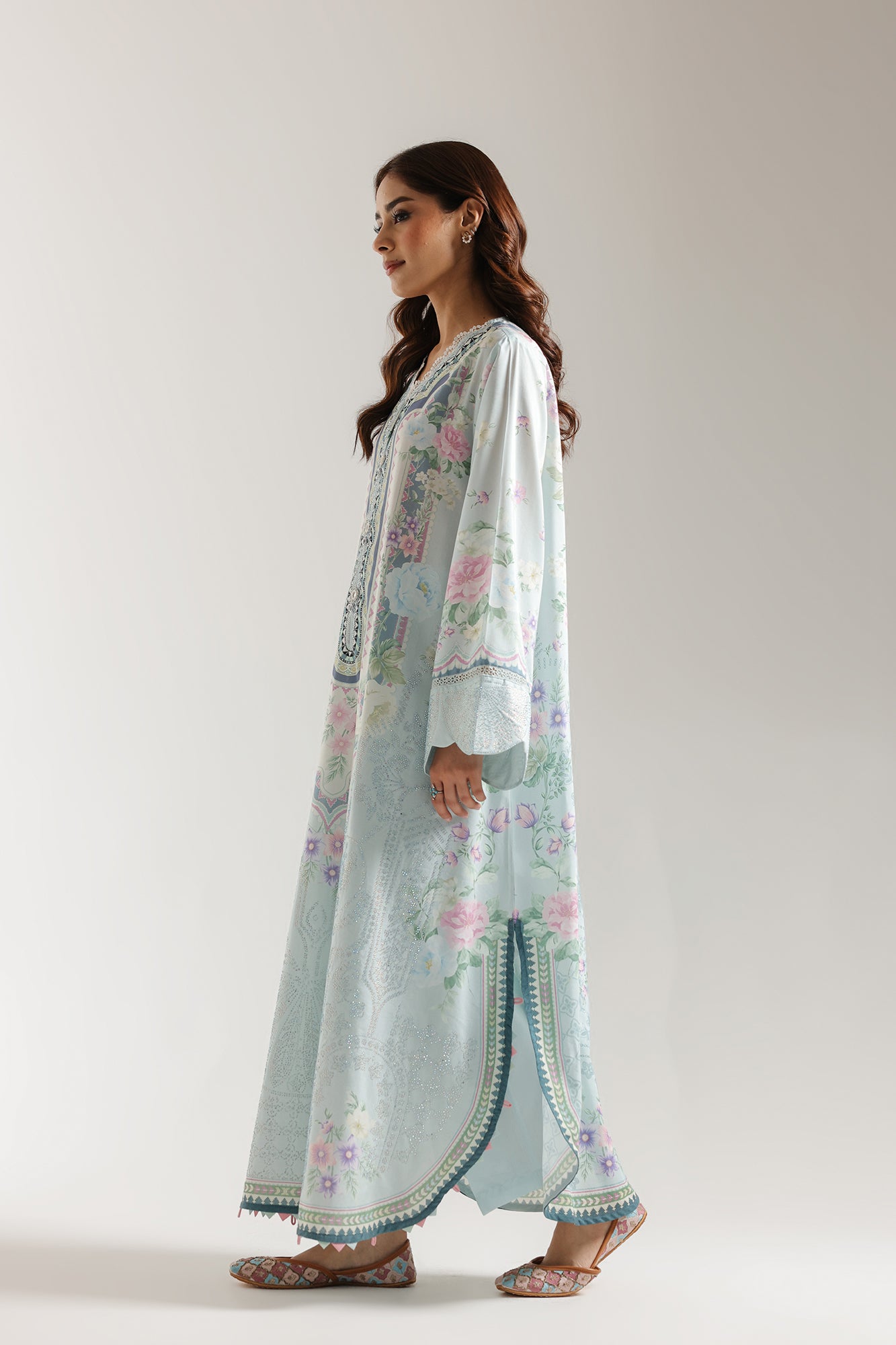 EMBROIDERED SUIT (E3479/103/722)