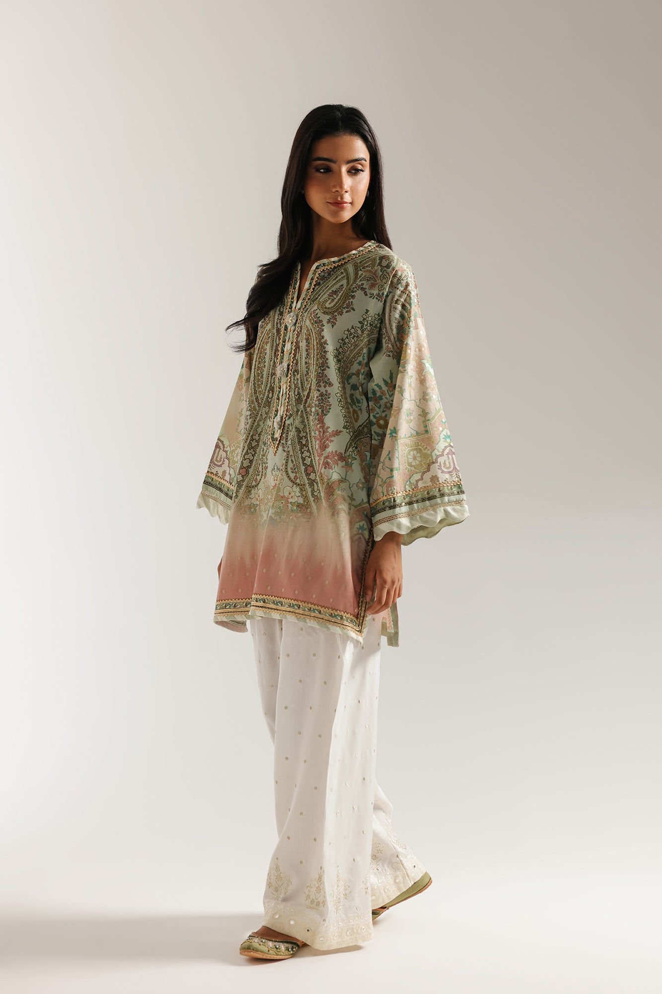 EMBROIDERED SUIT (E3483/103/817)