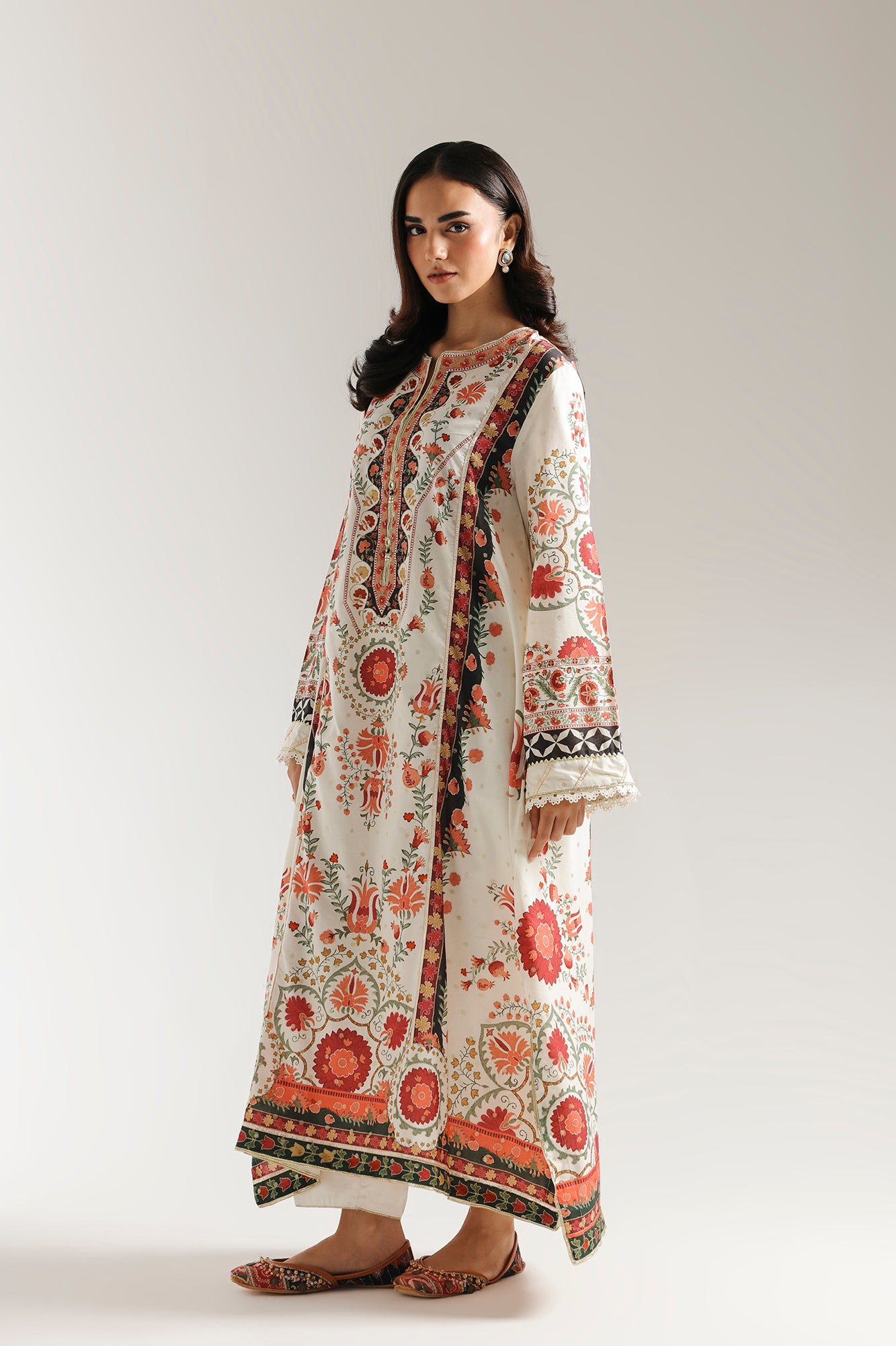 EMBROIDERED SUIT (E3484/103/005)