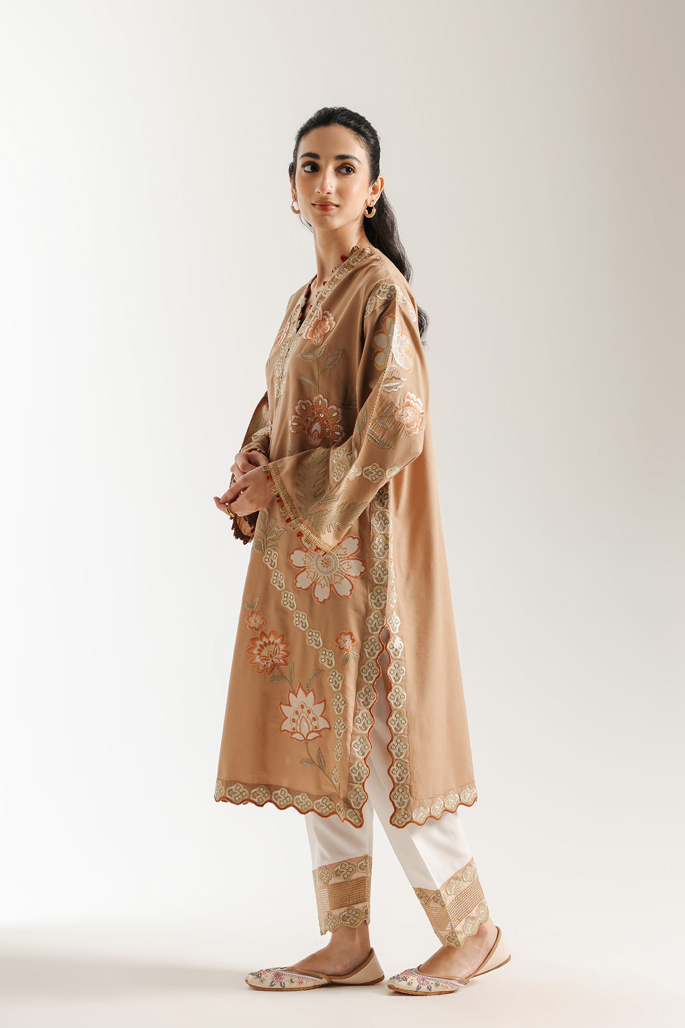 EMBROIDERED SUIT (E3496/103/329)