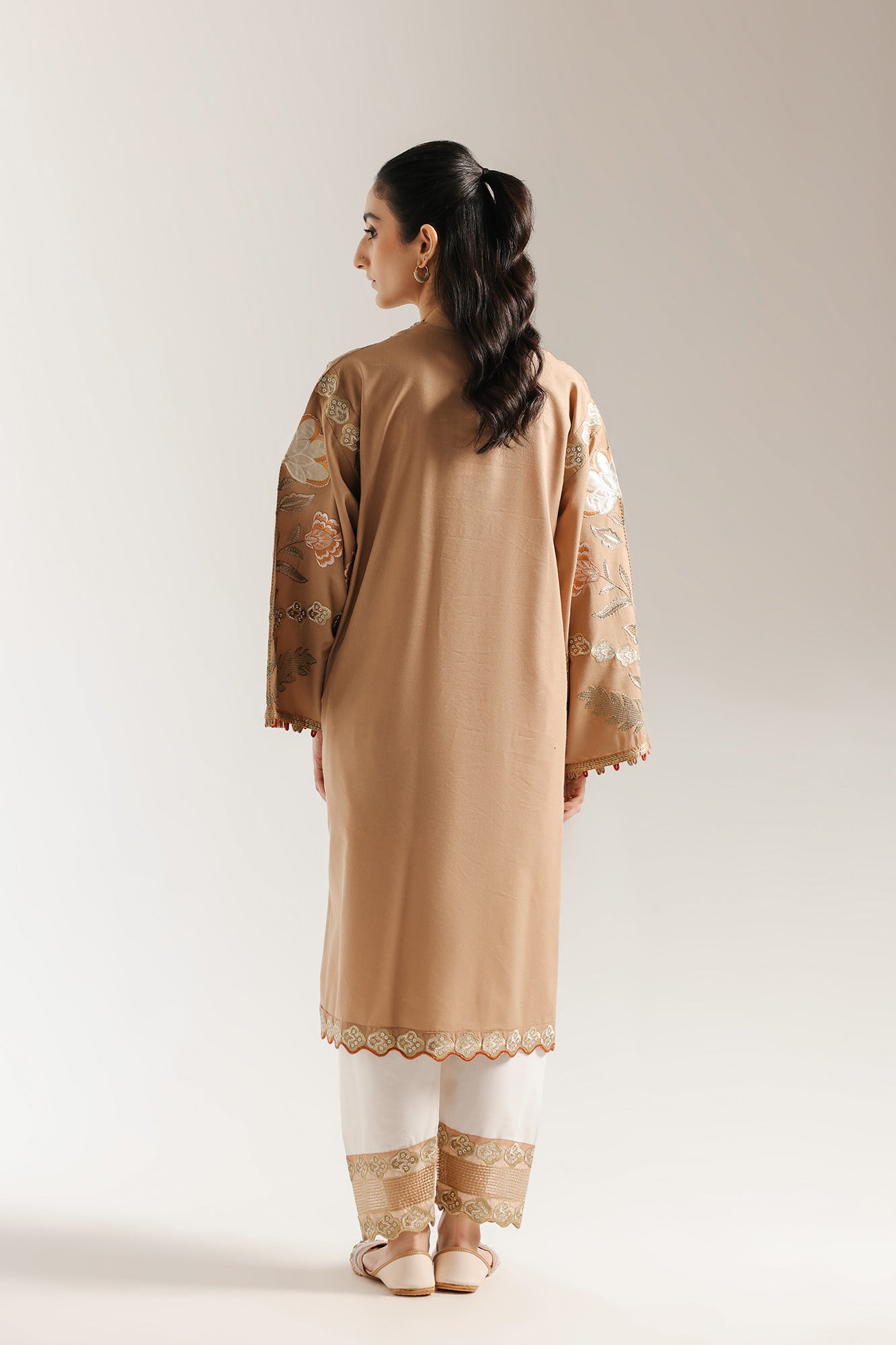 EMBROIDERED SUIT (E3496/103/329)