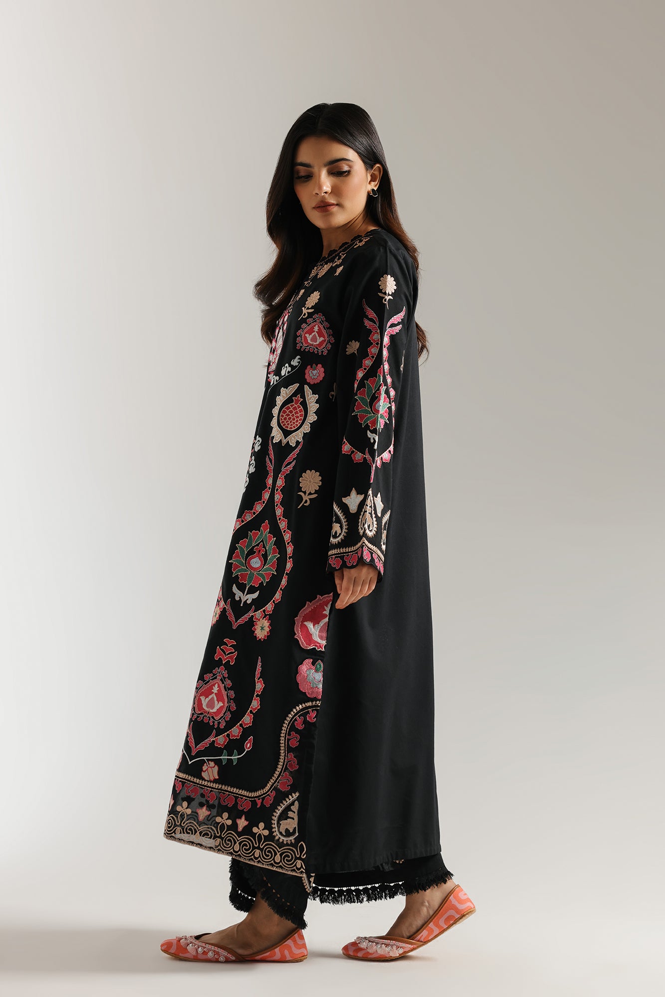 EMBROIDERED SUIT (E3497/103/902)